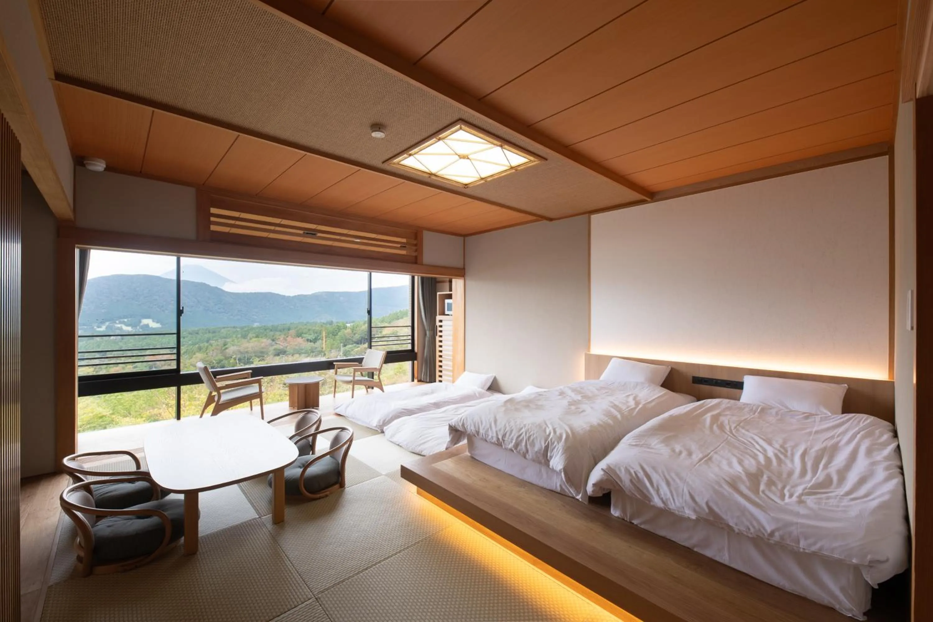 Bed in Hakone Ashinoko Bikeikan 箱根芦ノ湖 美景館