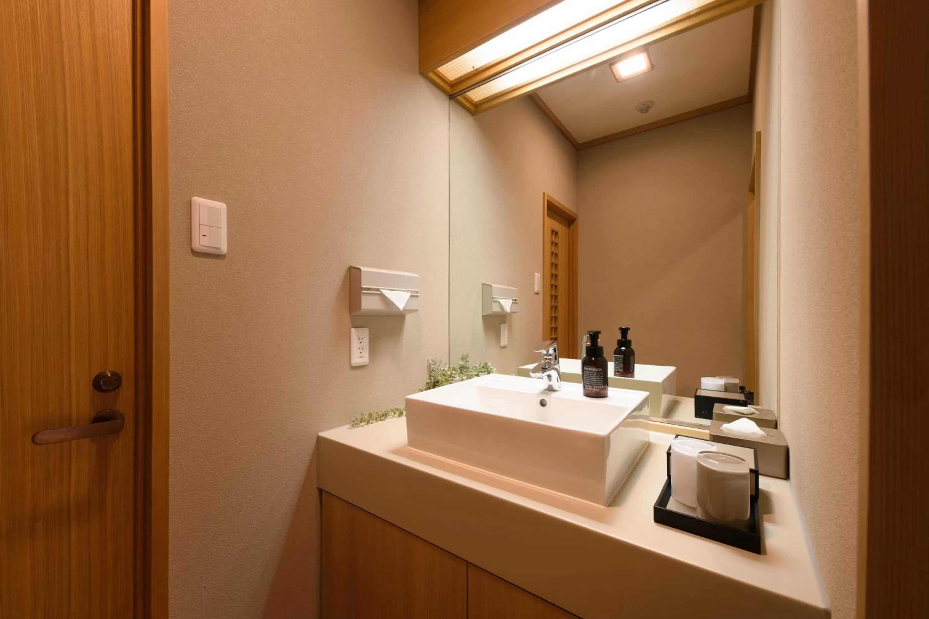 Toilet in Hakone Ashinoko Bikeikan 箱根芦ノ湖 美景館