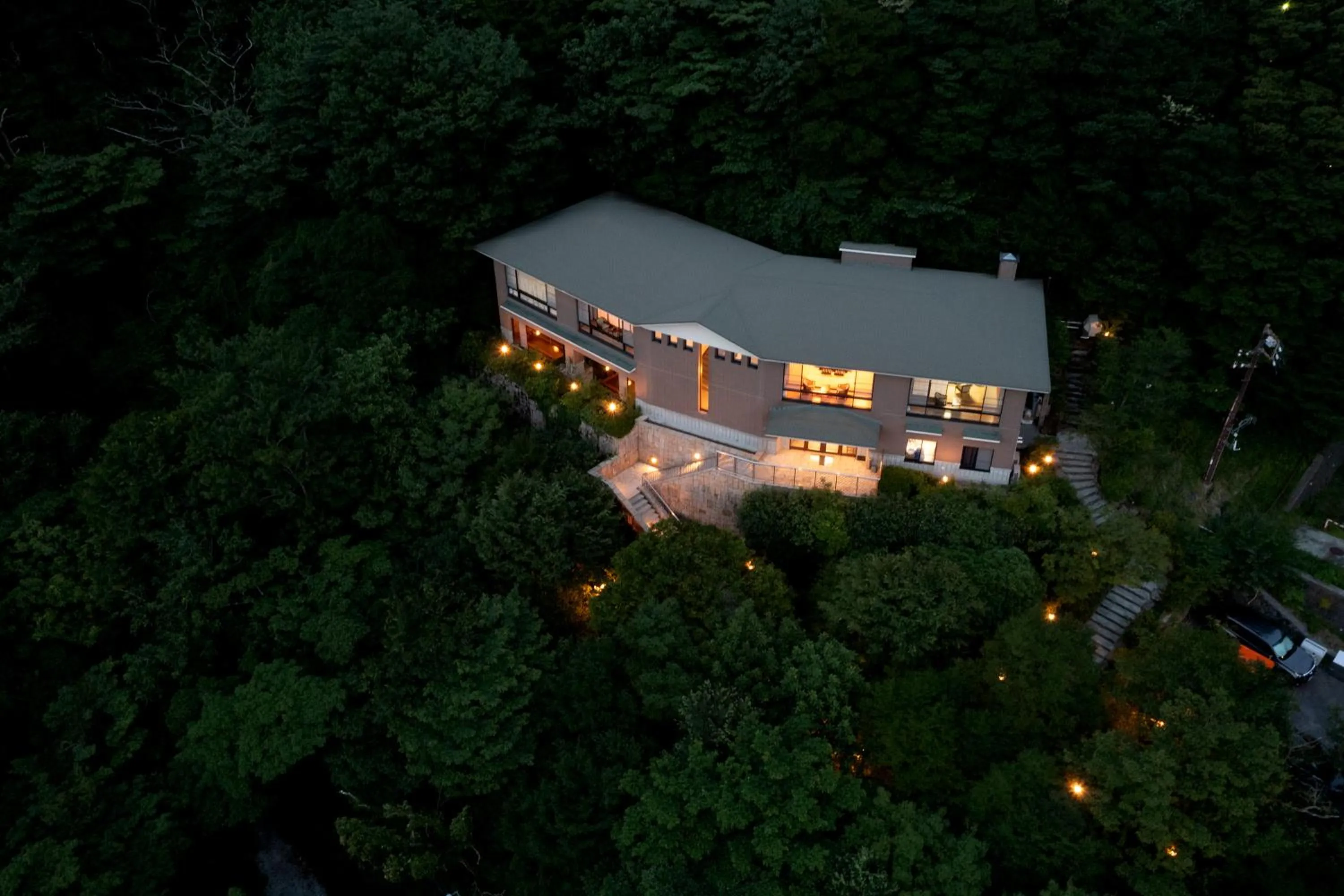 Property building in Hakone Ashinoko Bikeikan 箱根芦ノ湖 美景館