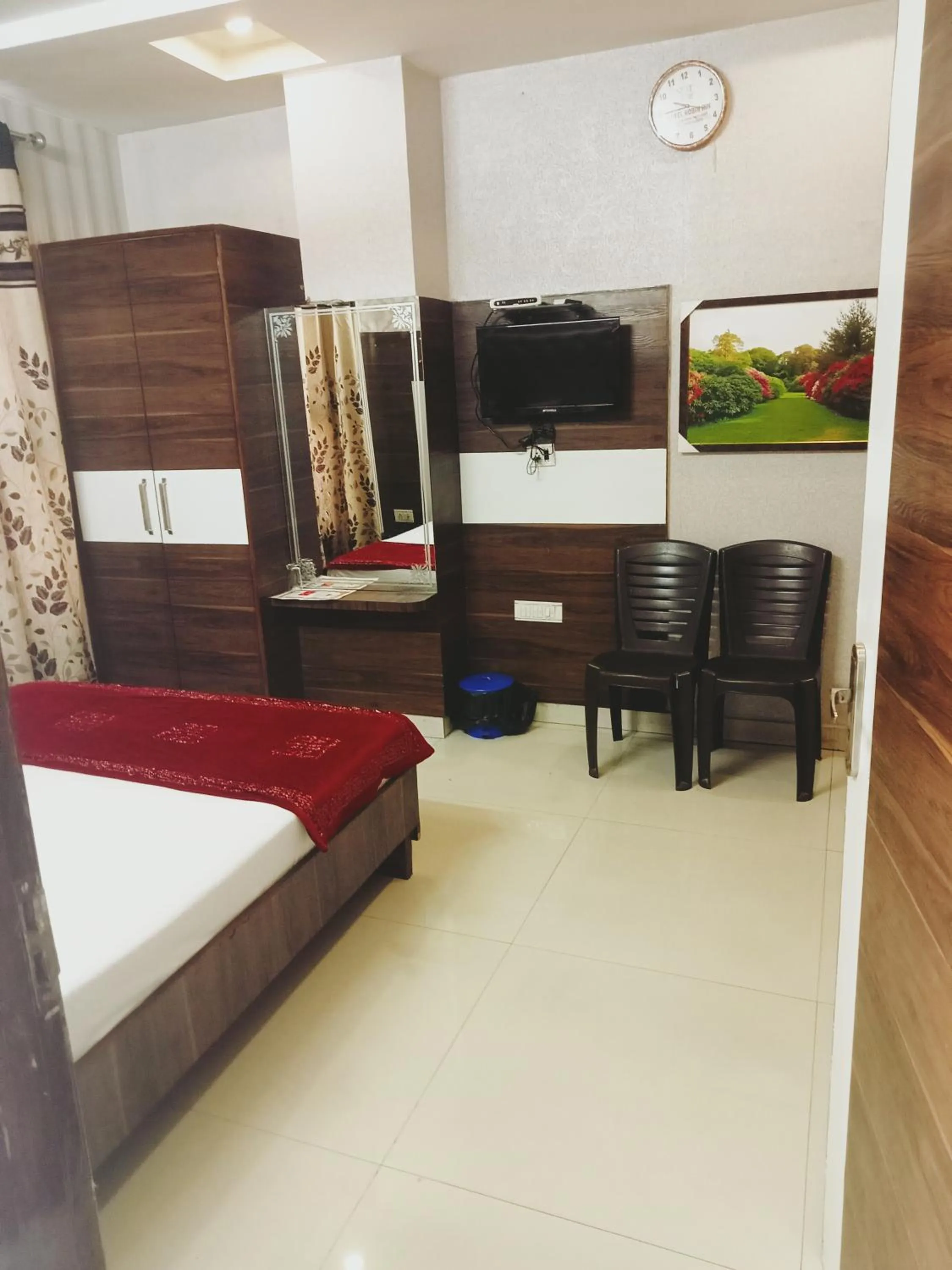 Bed in Hotel Robin Inn