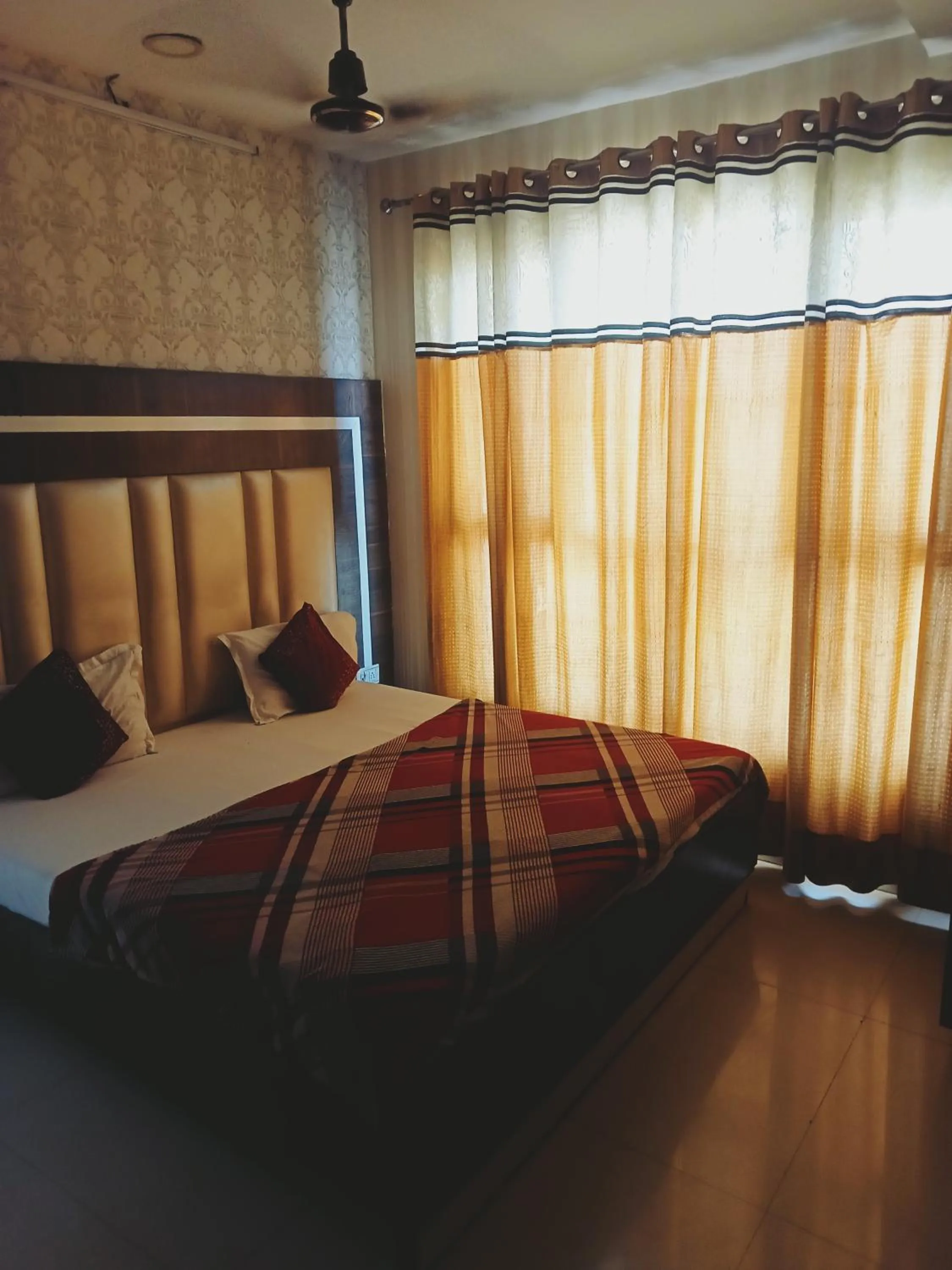 Bed in Hotel Robin Inn