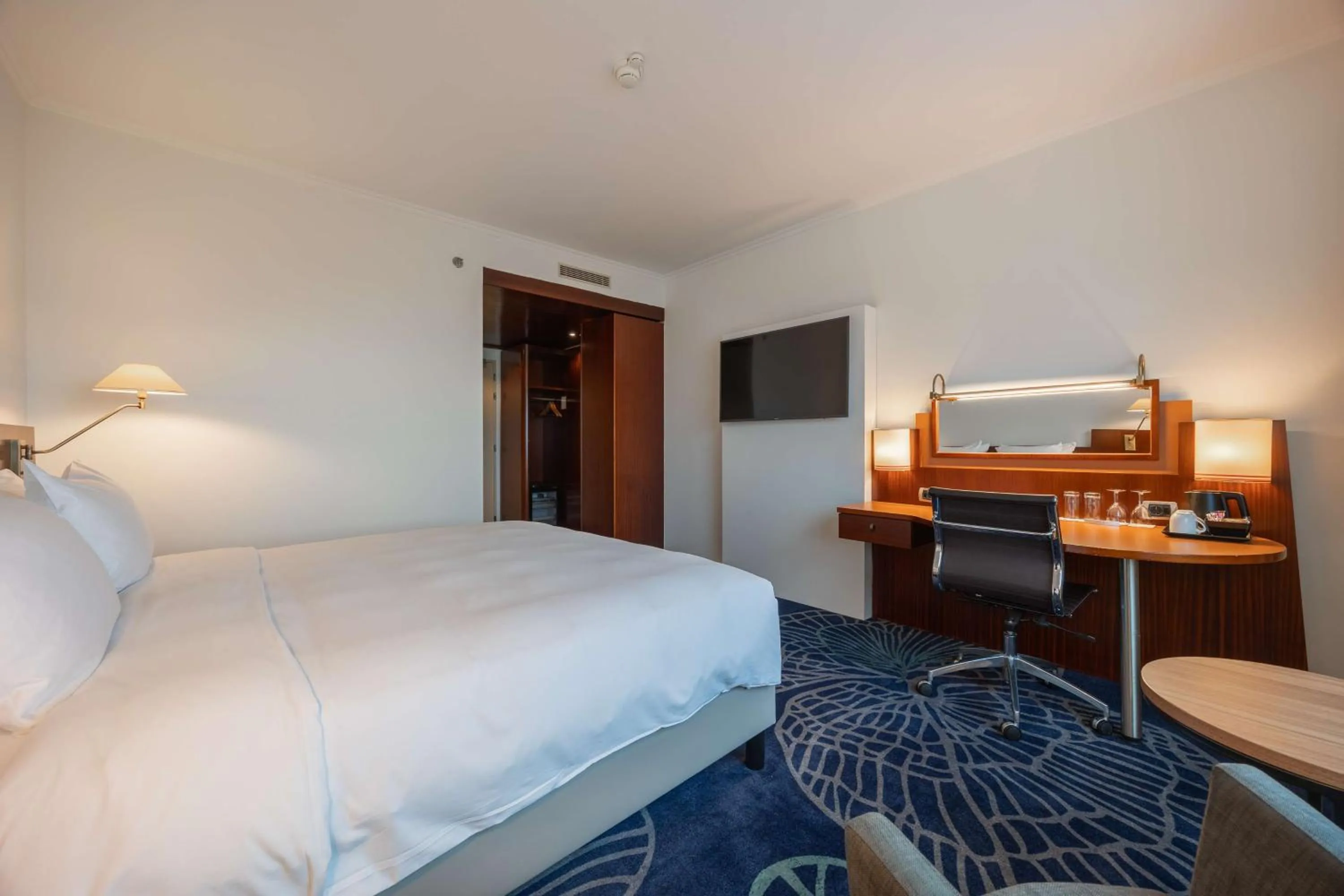 Bedroom, Bed in Radisson Blu Hotel Amsterdam Airport, Schiphol