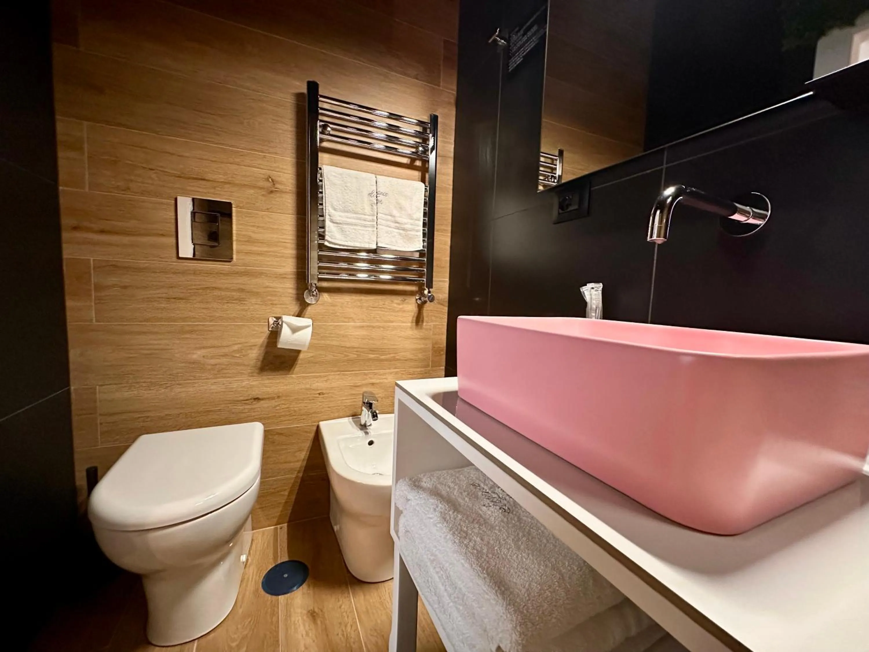 Bathroom in Elegance Rooms Spaccanapoli