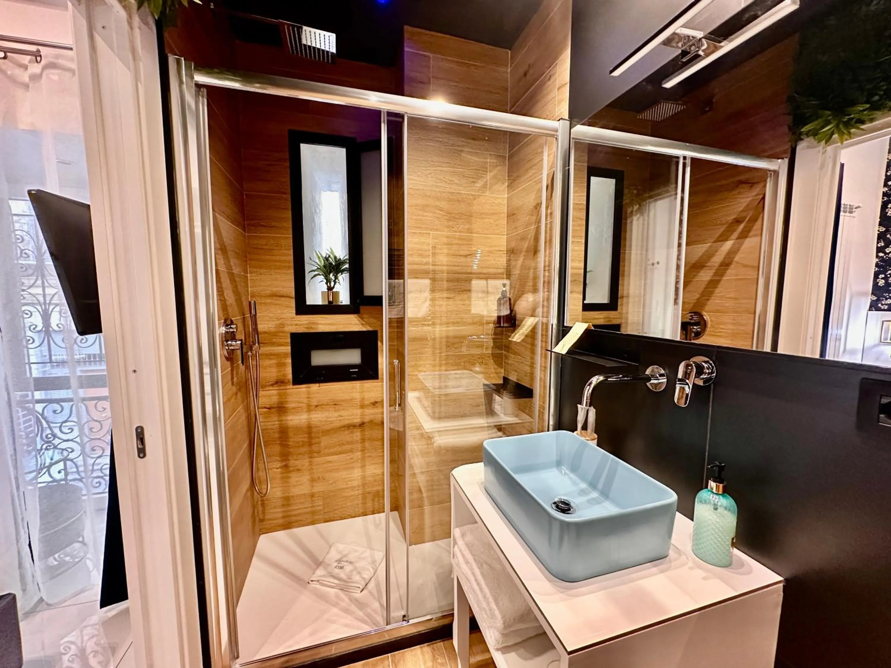 Bathroom in Elegance Rooms Spaccanapoli