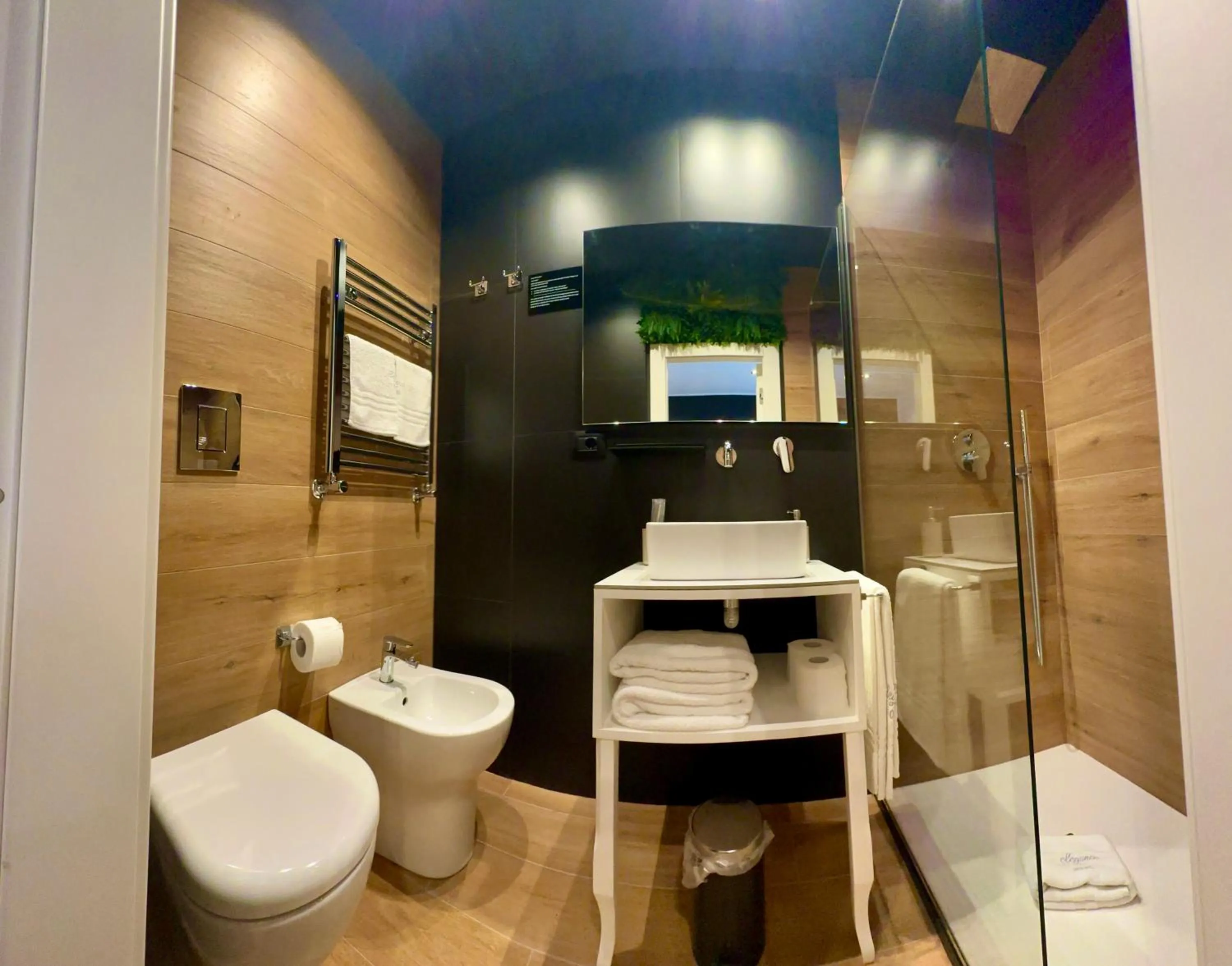 Bathroom in Elegance Rooms Spaccanapoli