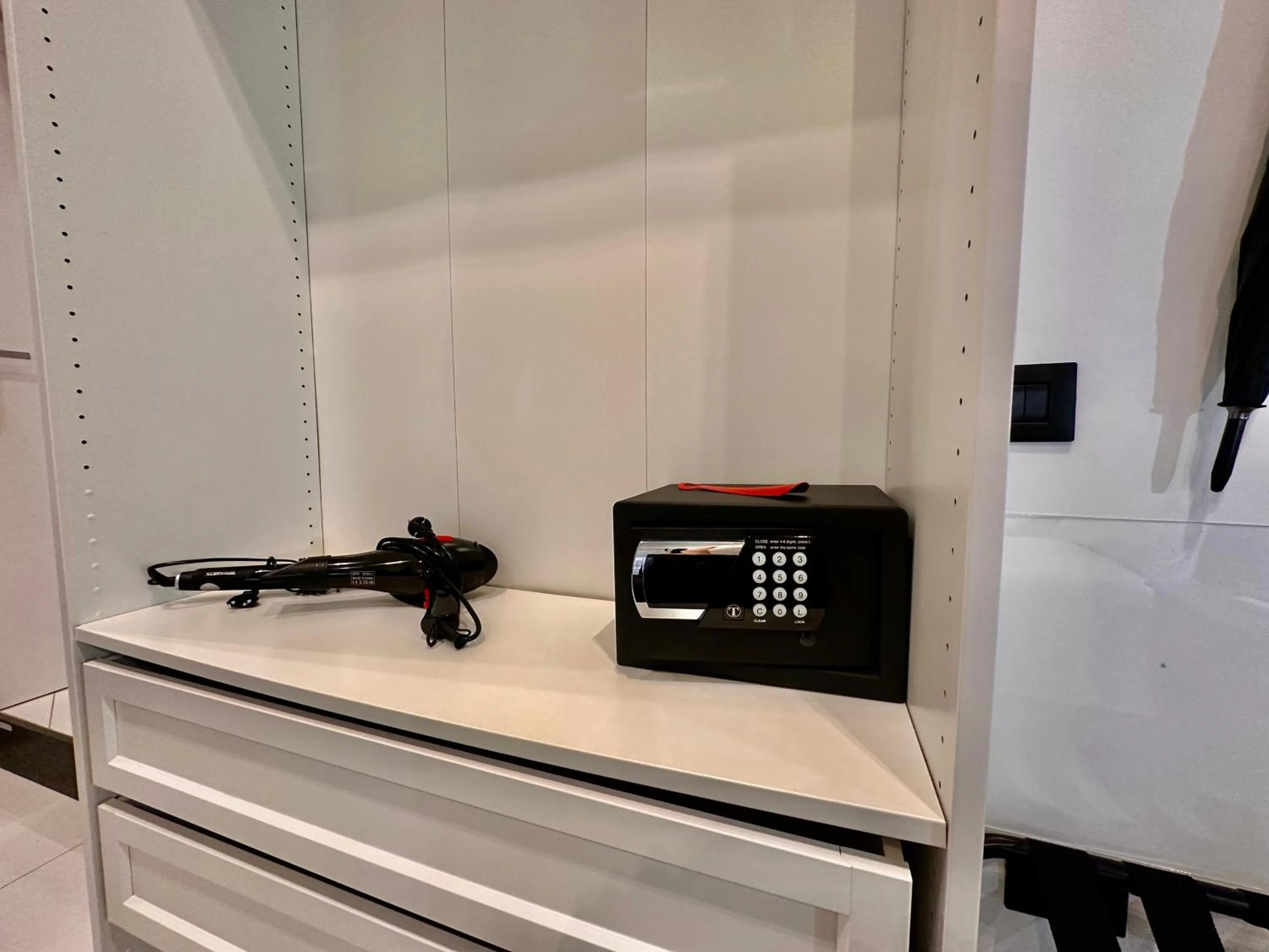 safe in Elegance Rooms Spaccanapoli