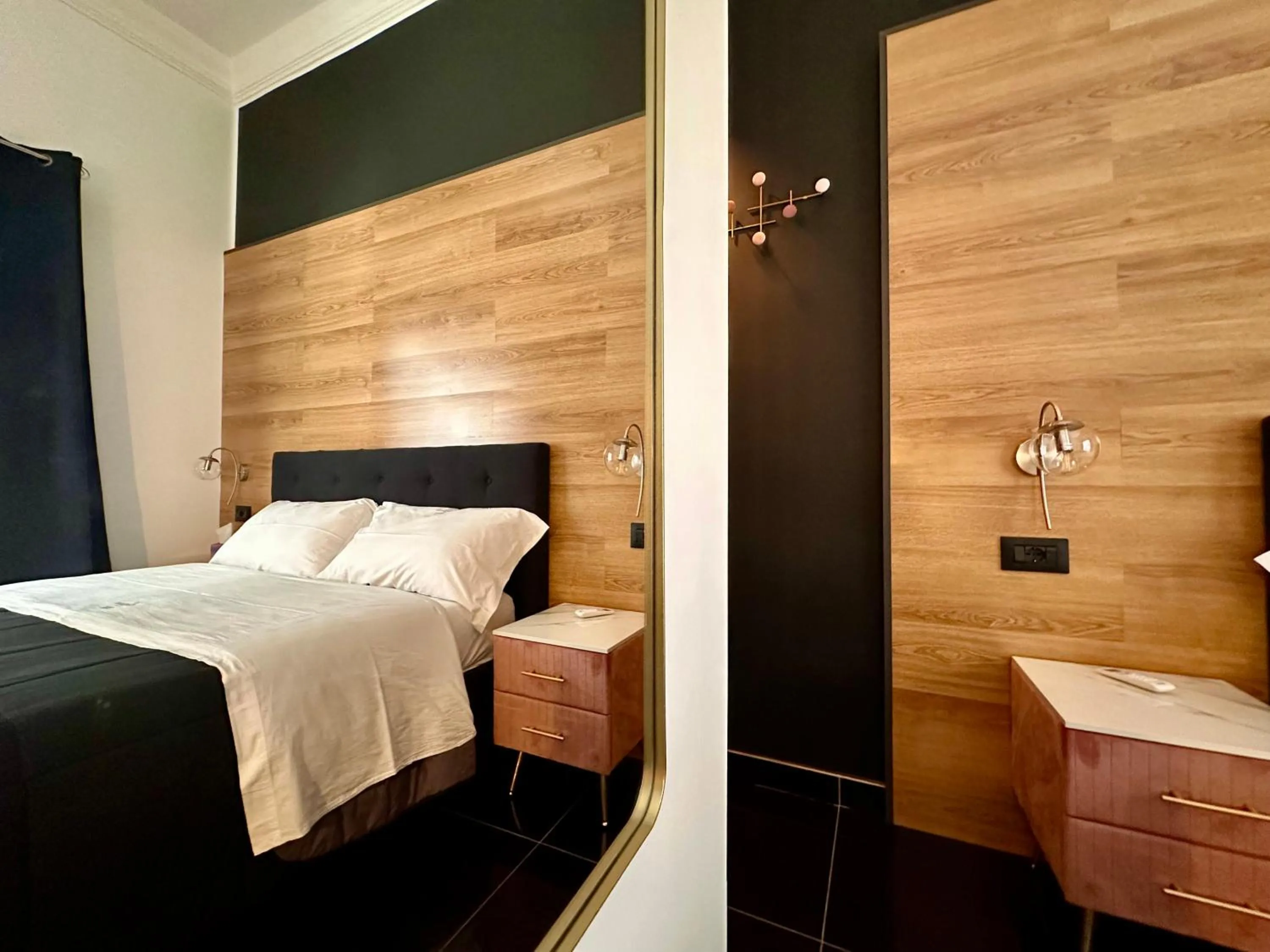 Bed in Elegance Rooms Spaccanapoli