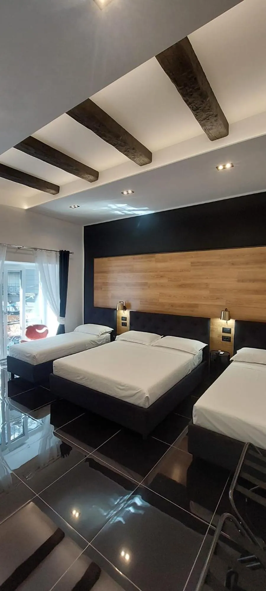 Photo of the whole room, Bed in Elegance Rooms Spaccanapoli