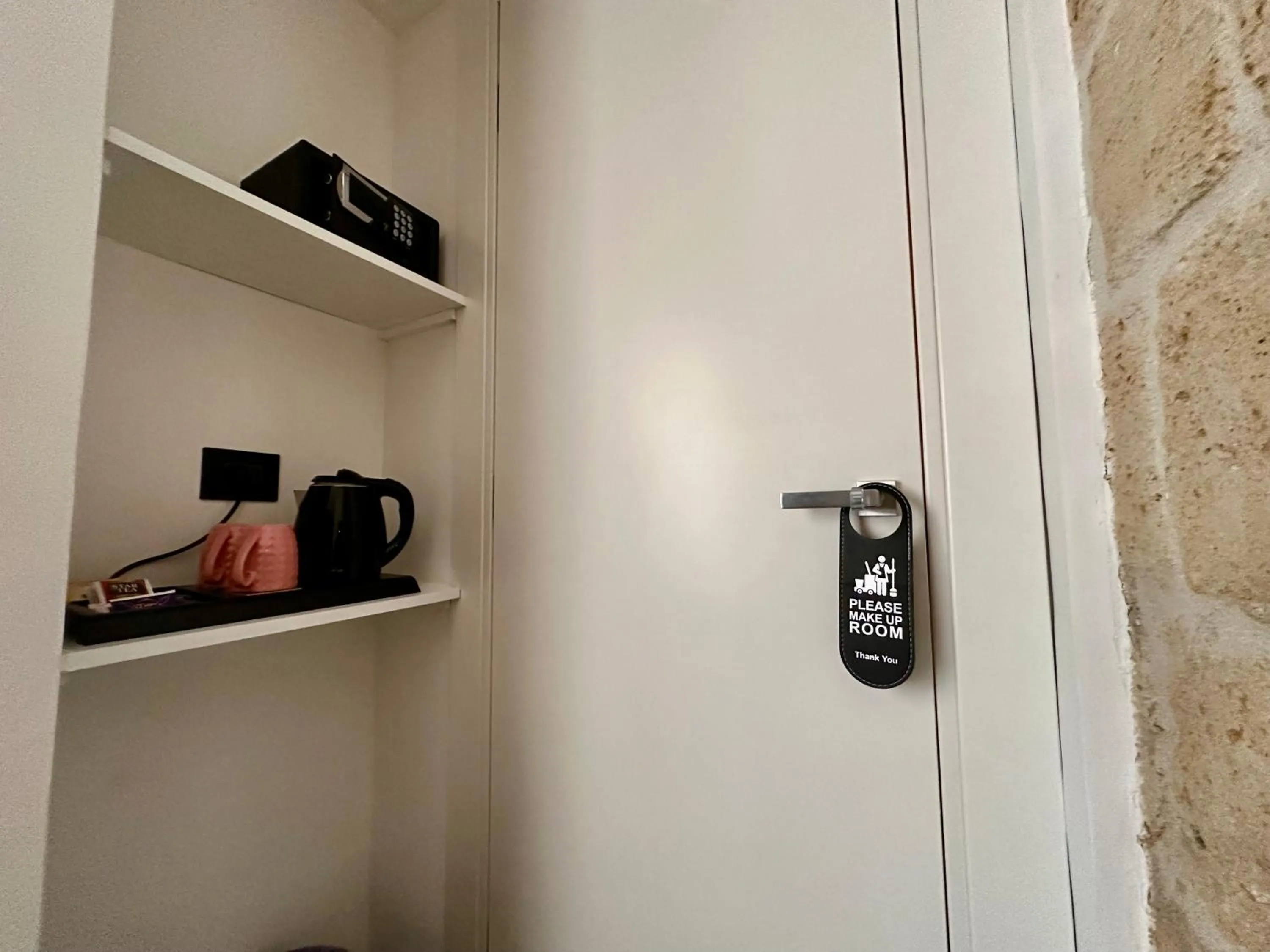 safe in Elegance Rooms Spaccanapoli