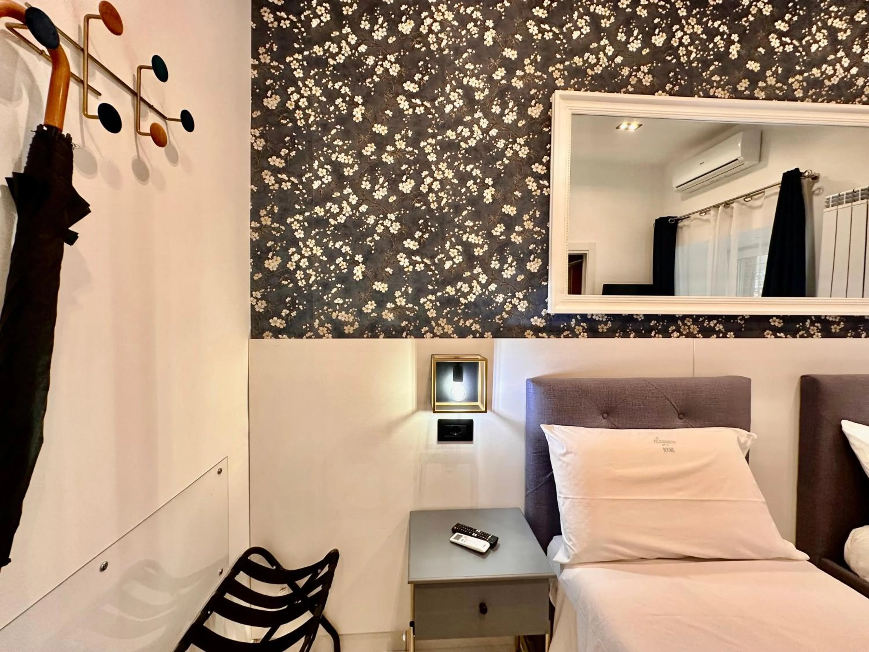 Bed in Elegance Rooms Spaccanapoli