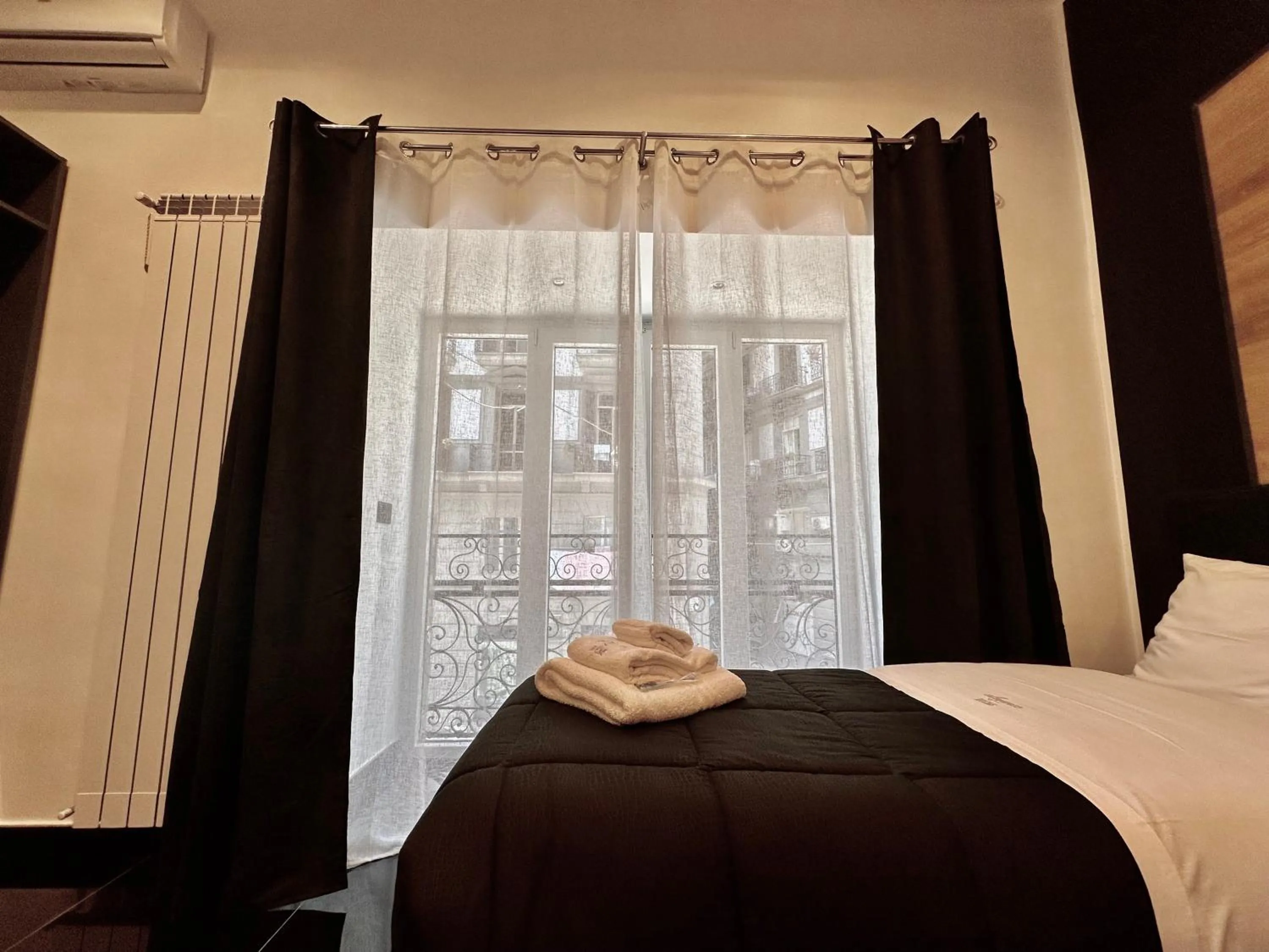 Bedroom, Bed in Elegance Rooms Spaccanapoli