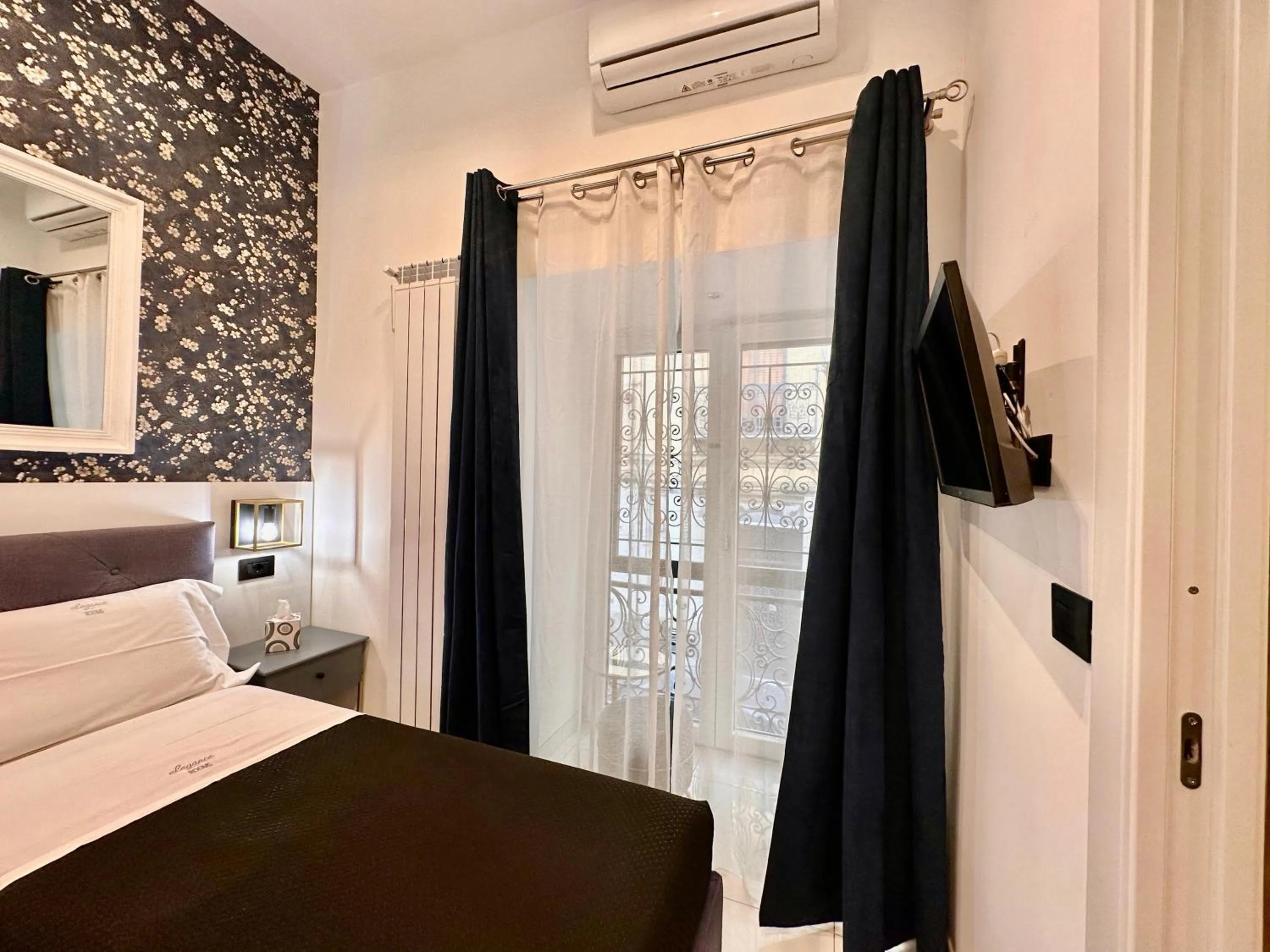 Bedroom, Bed in Elegance Rooms Spaccanapoli