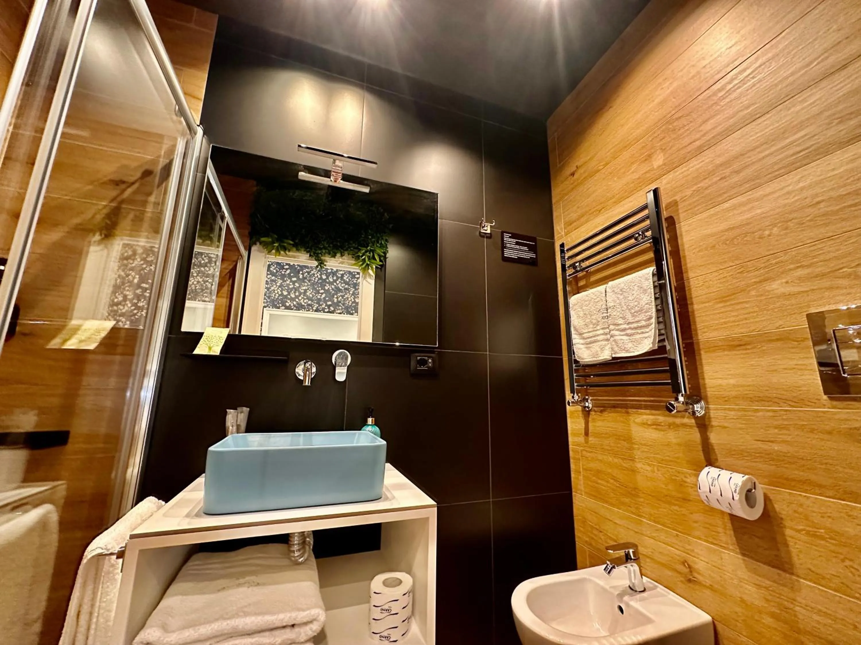 Bathroom in Elegance Rooms Spaccanapoli