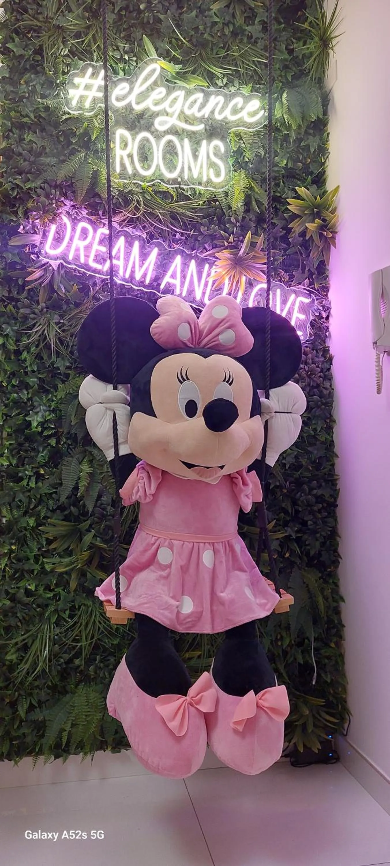 Decorative detail in Elegance Rooms Spaccanapoli