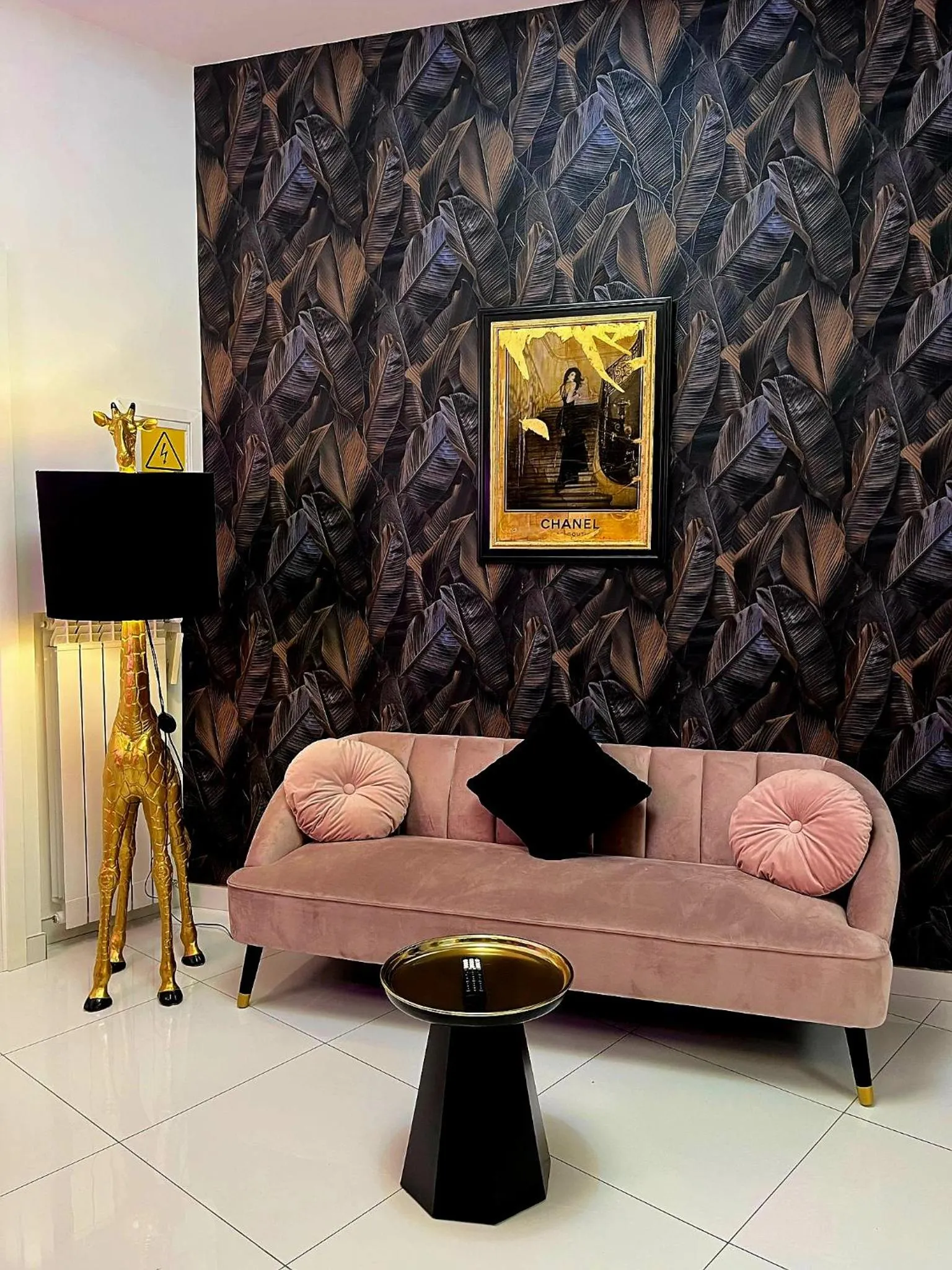 Seating area in Elegance Rooms Spaccanapoli