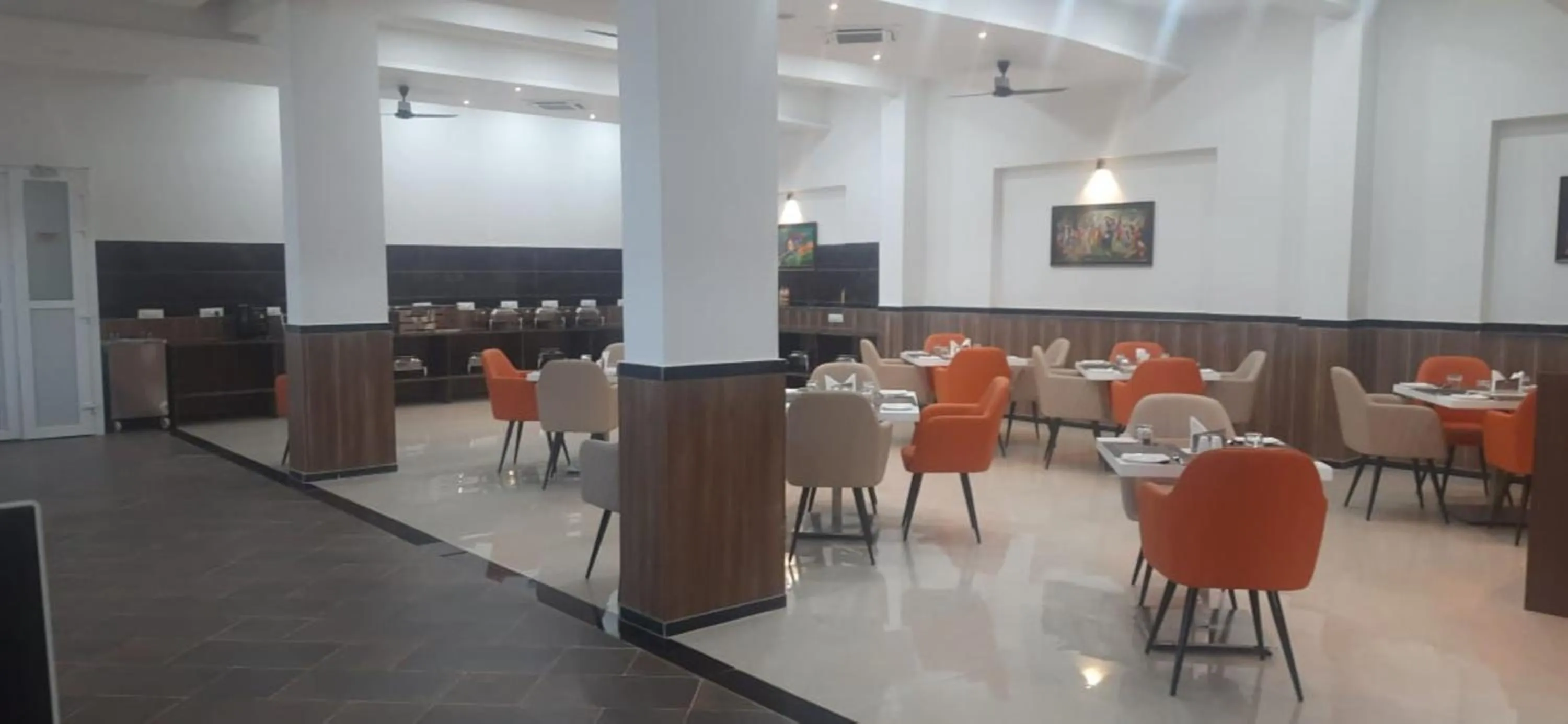 Restaurant/places to eat in Kankidham Lords Inn