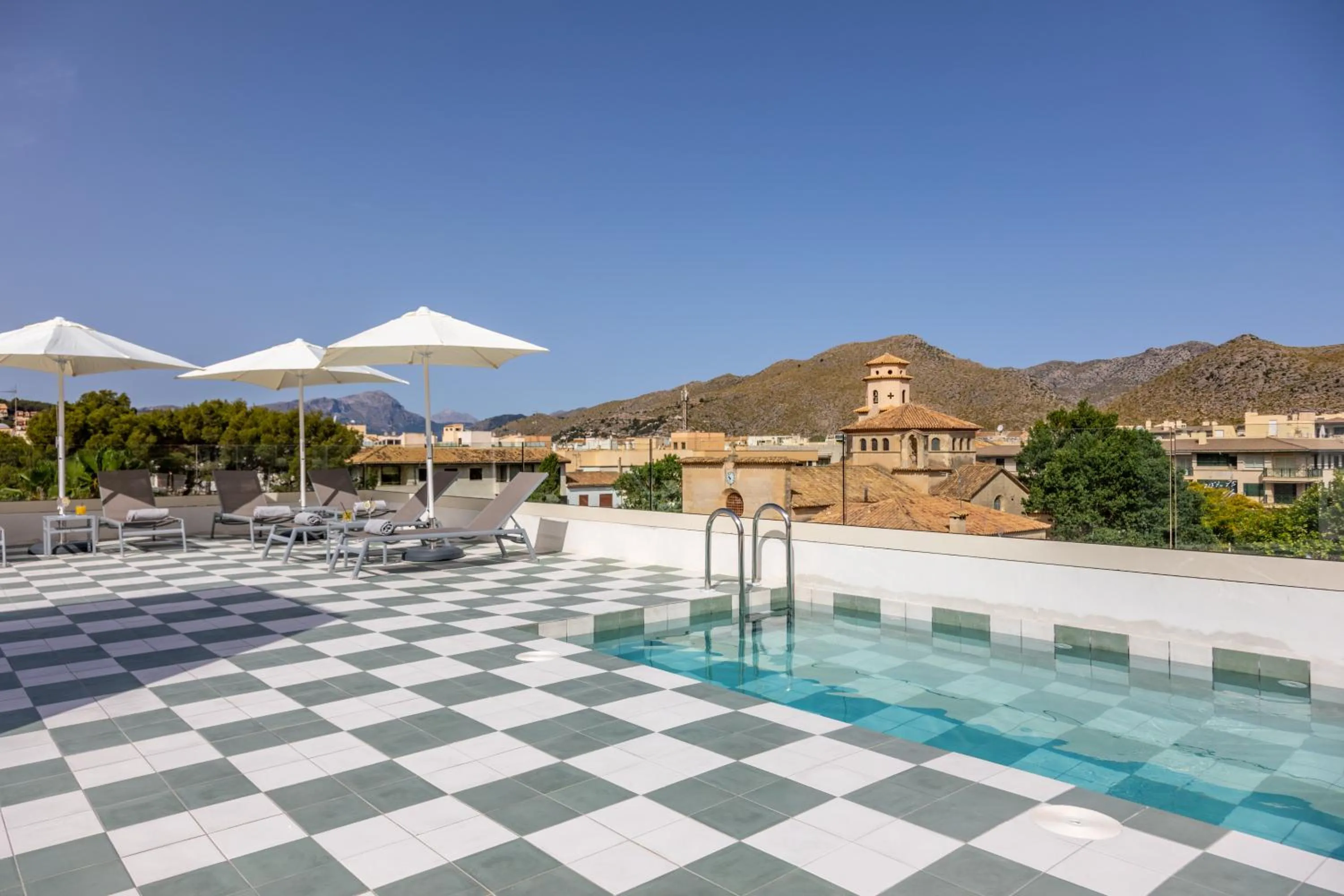 Swimming pool in Hoposa Cultural Boutique