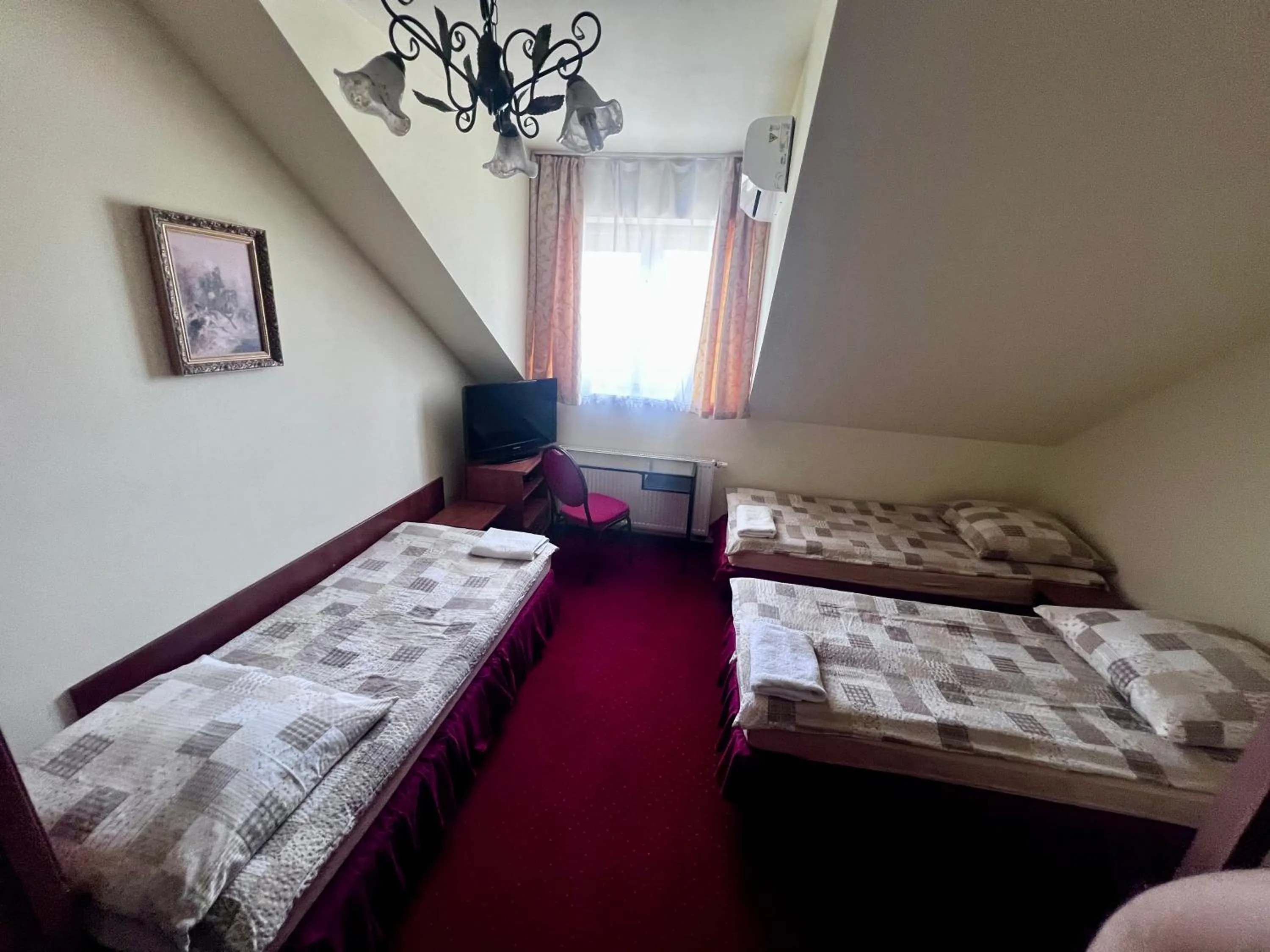 Bed in Zajazd Skorpion B&B