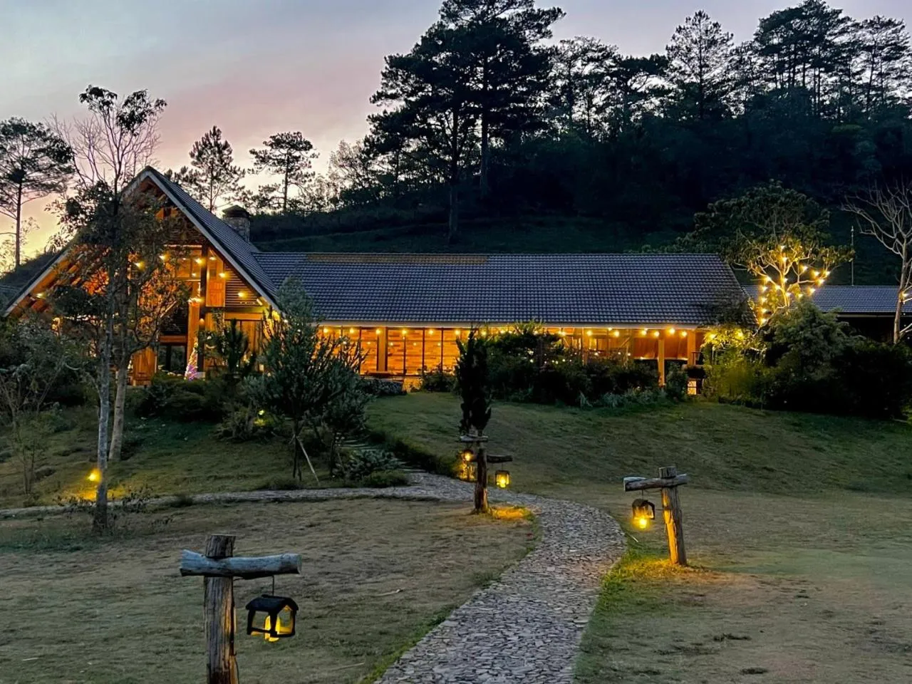 Restaurant/places to eat in Lat Valley Retreat Village