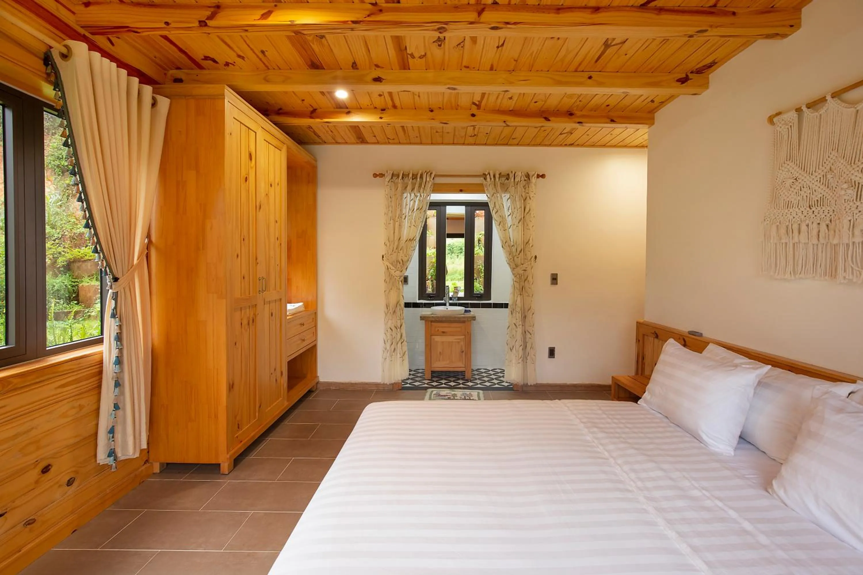 Bedroom, Bed in Lat Valley Retreat Village