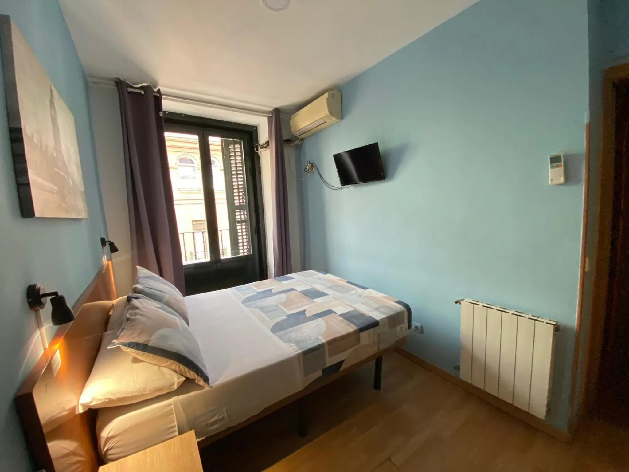 Photo of the whole room, Bed in CH Casillas