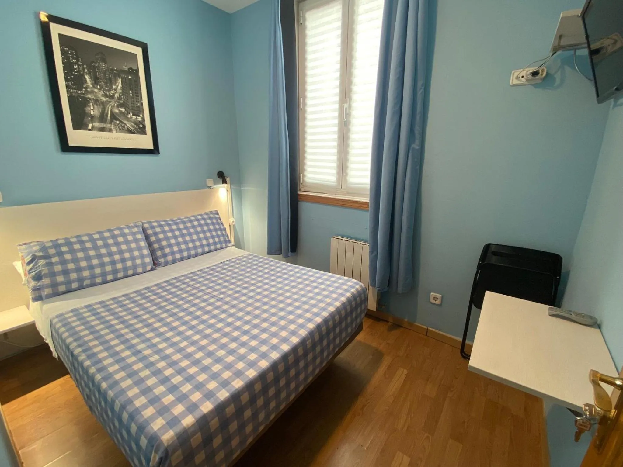 Photo of the whole room, Bed in CH Casillas