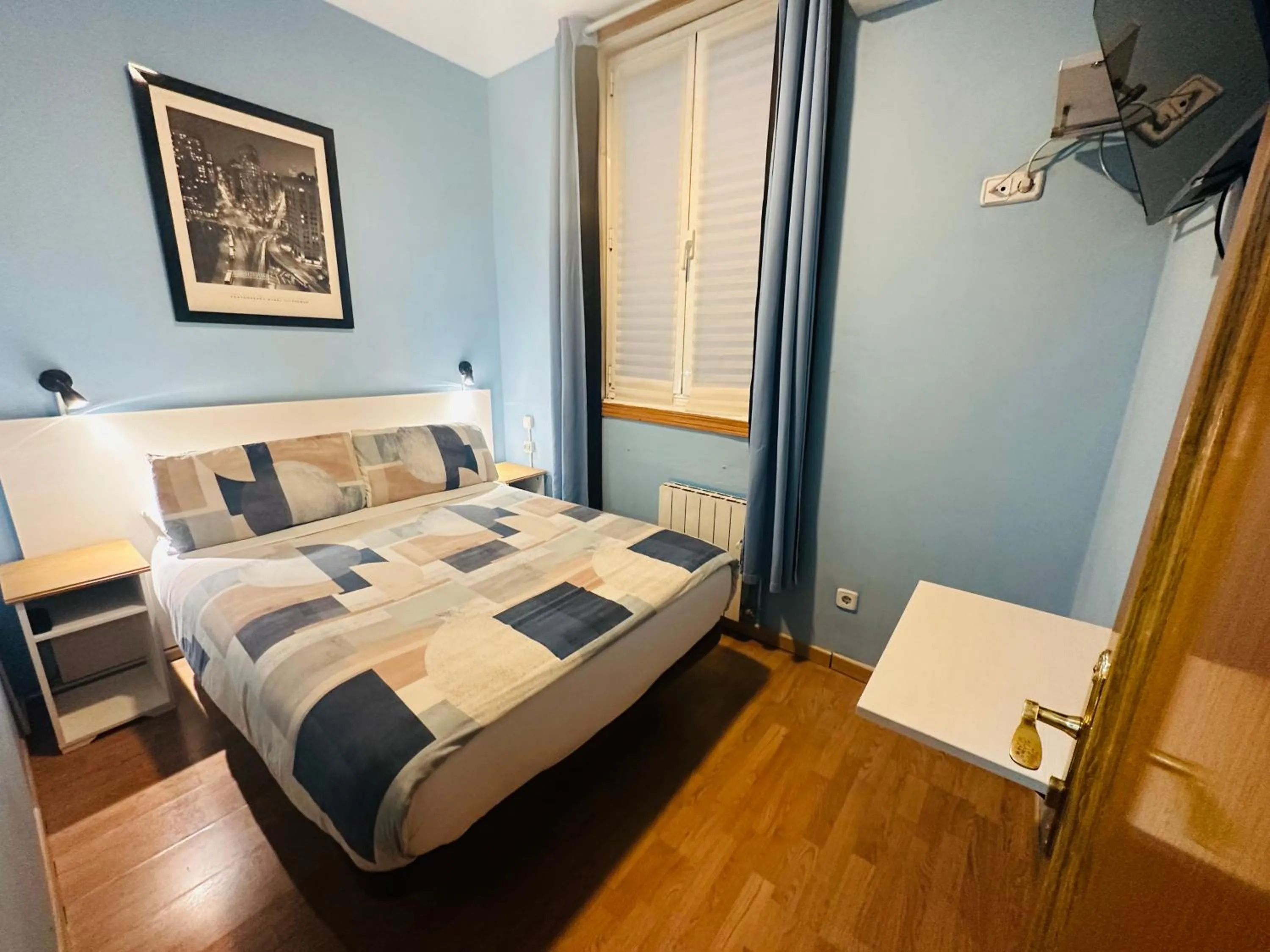 Photo of the whole room, Bed in CH Casillas