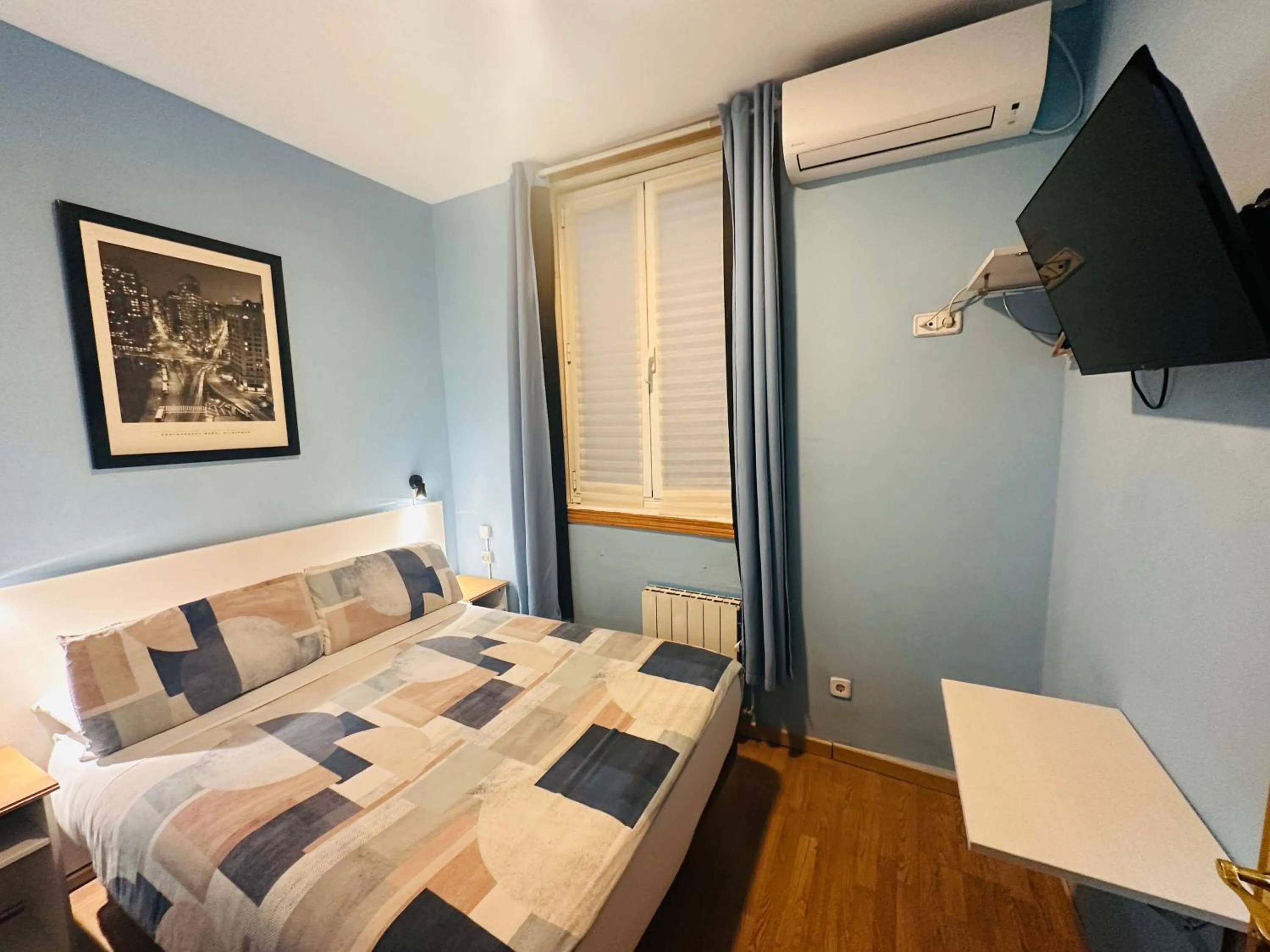 Photo of the whole room, Bed in CH Casillas