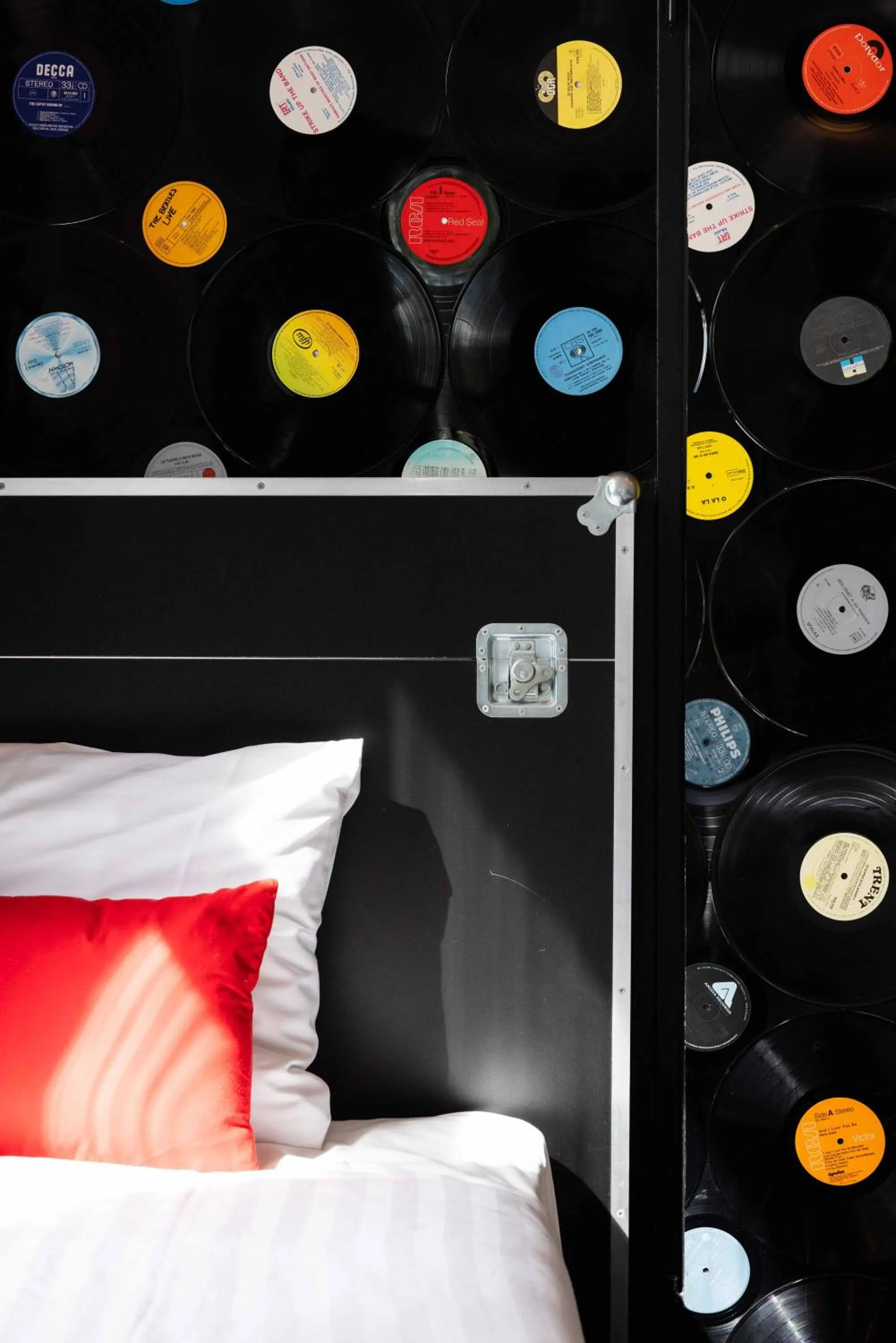 Bed in Backstage Hotel Amsterdam