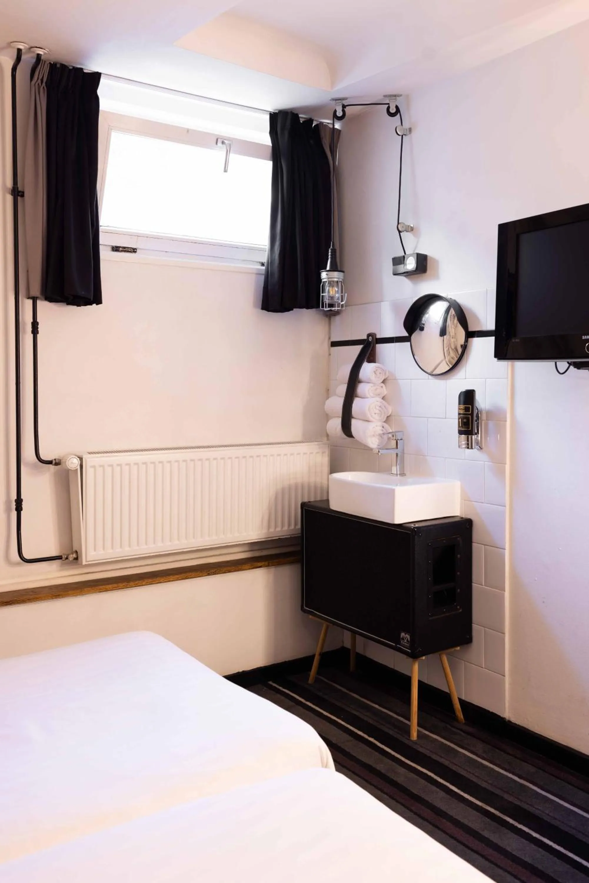 Bathroom, Bed in Backstage Hotel Amsterdam