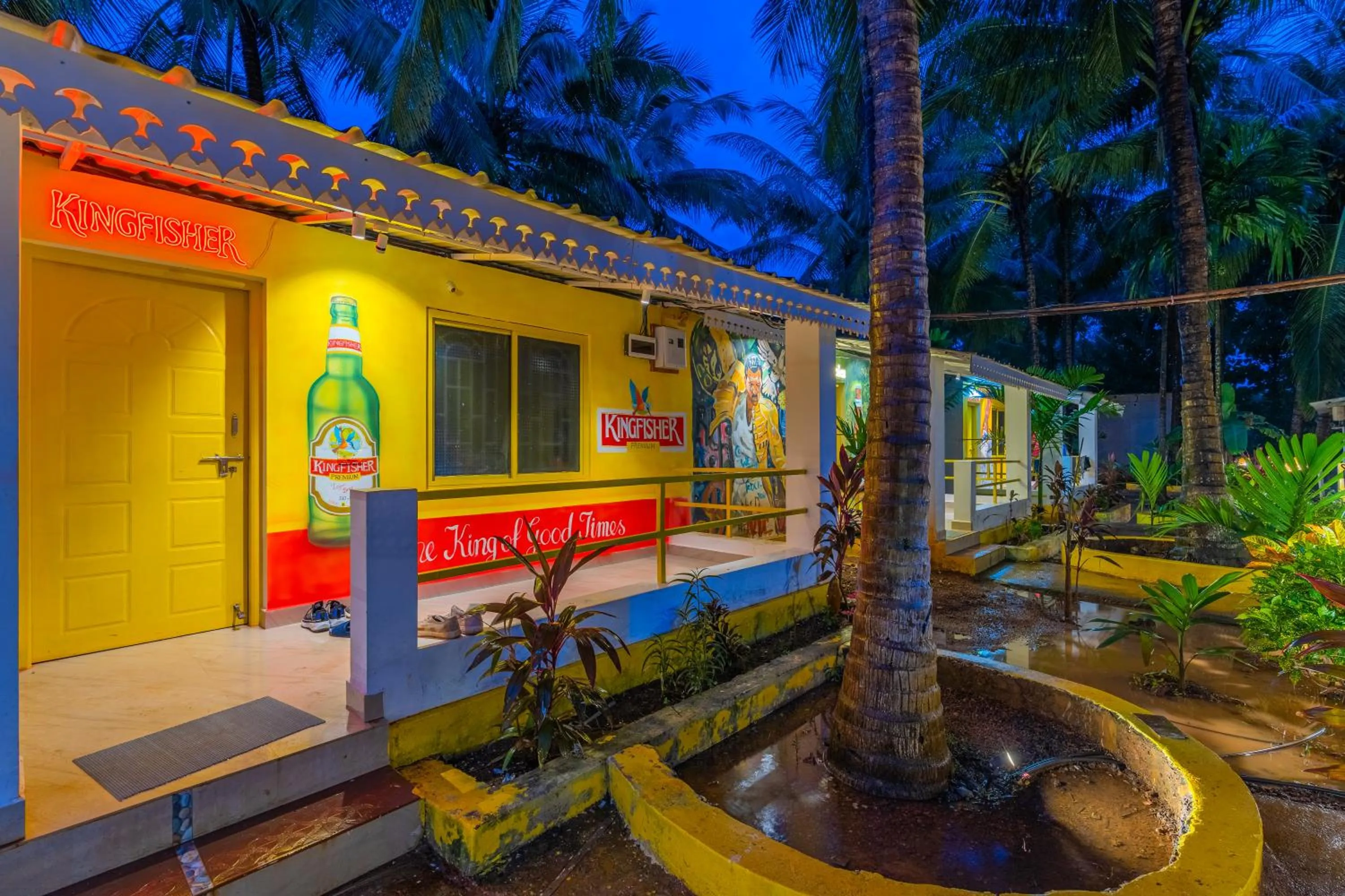 Pool view in Whoopers Party Hostel, Palolem