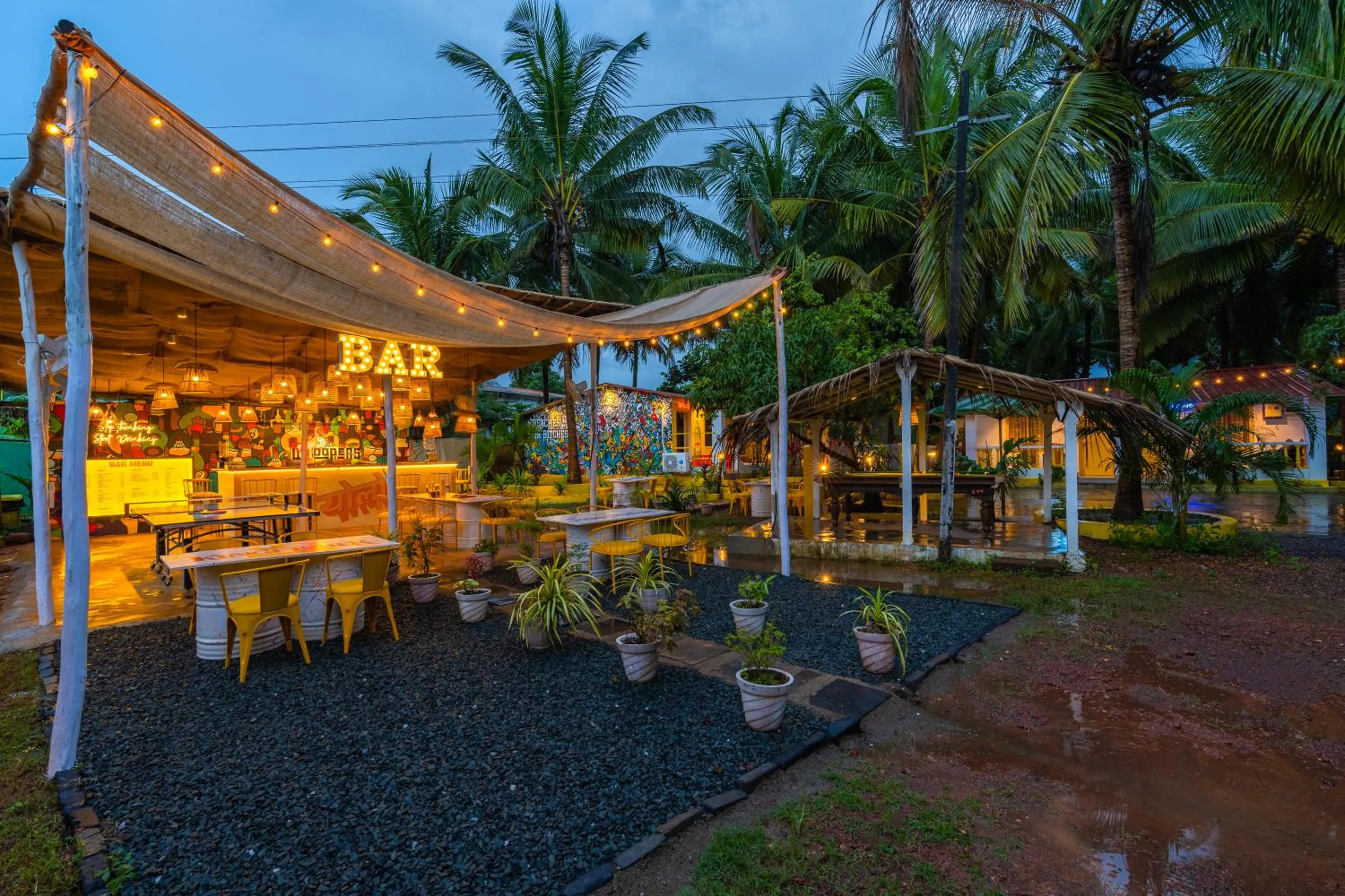 Garden view in Whoopers Party Hostel, Palolem
