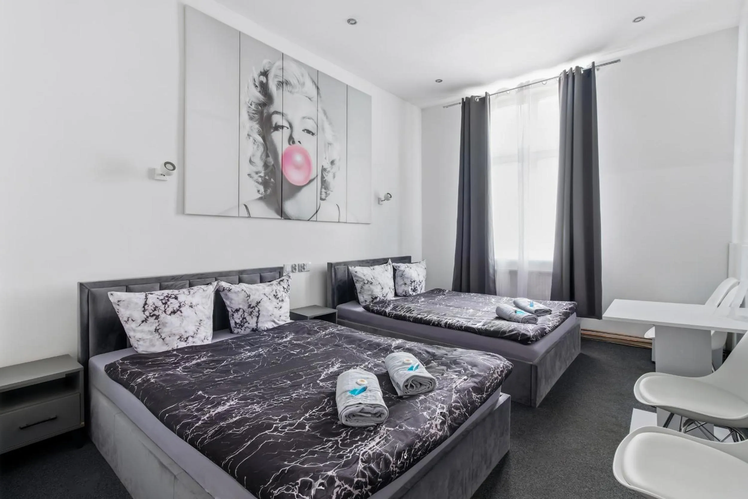 Twin Room with Shower in 70s Hostel