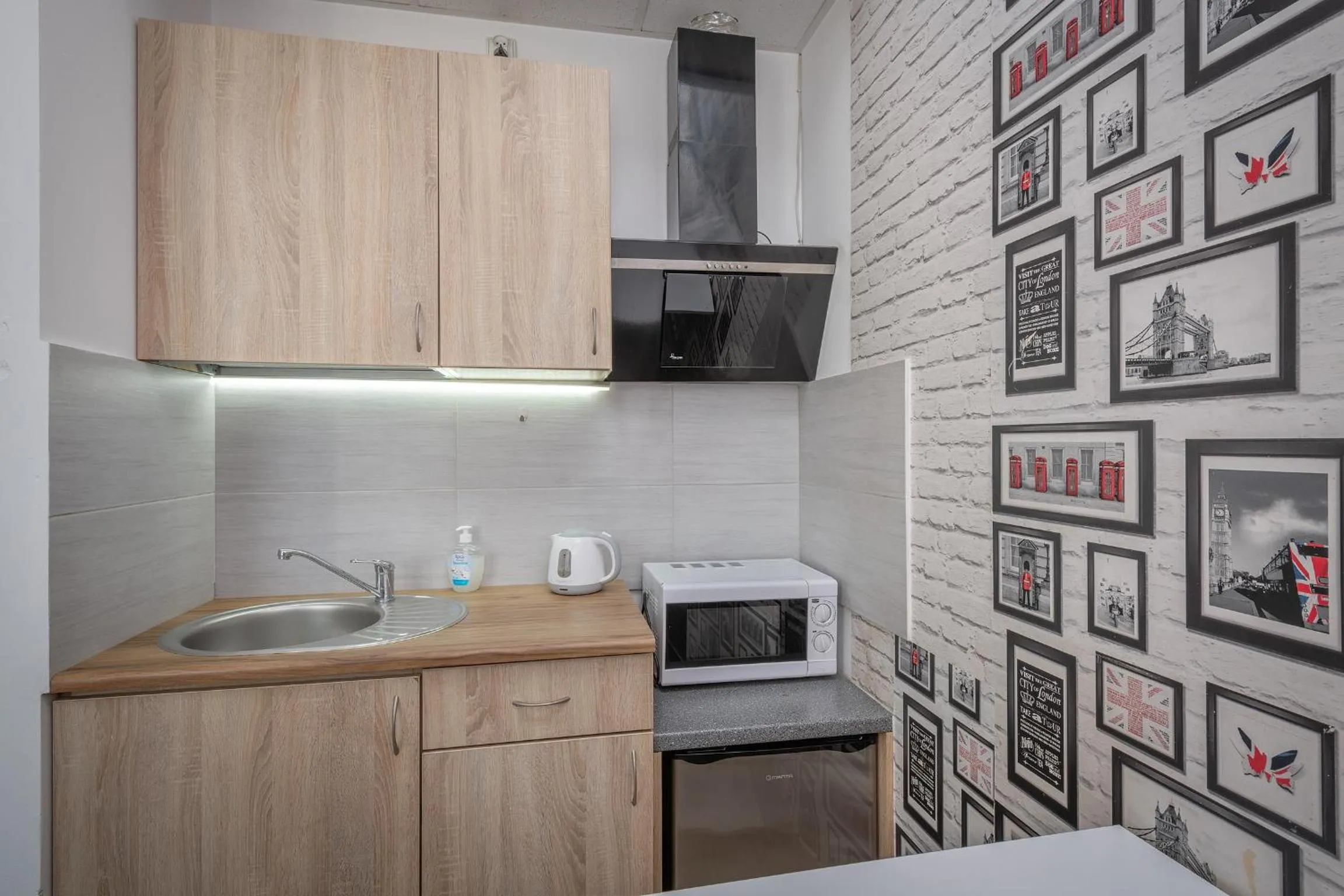 Kitchen or kitchenette in 70s Hostel