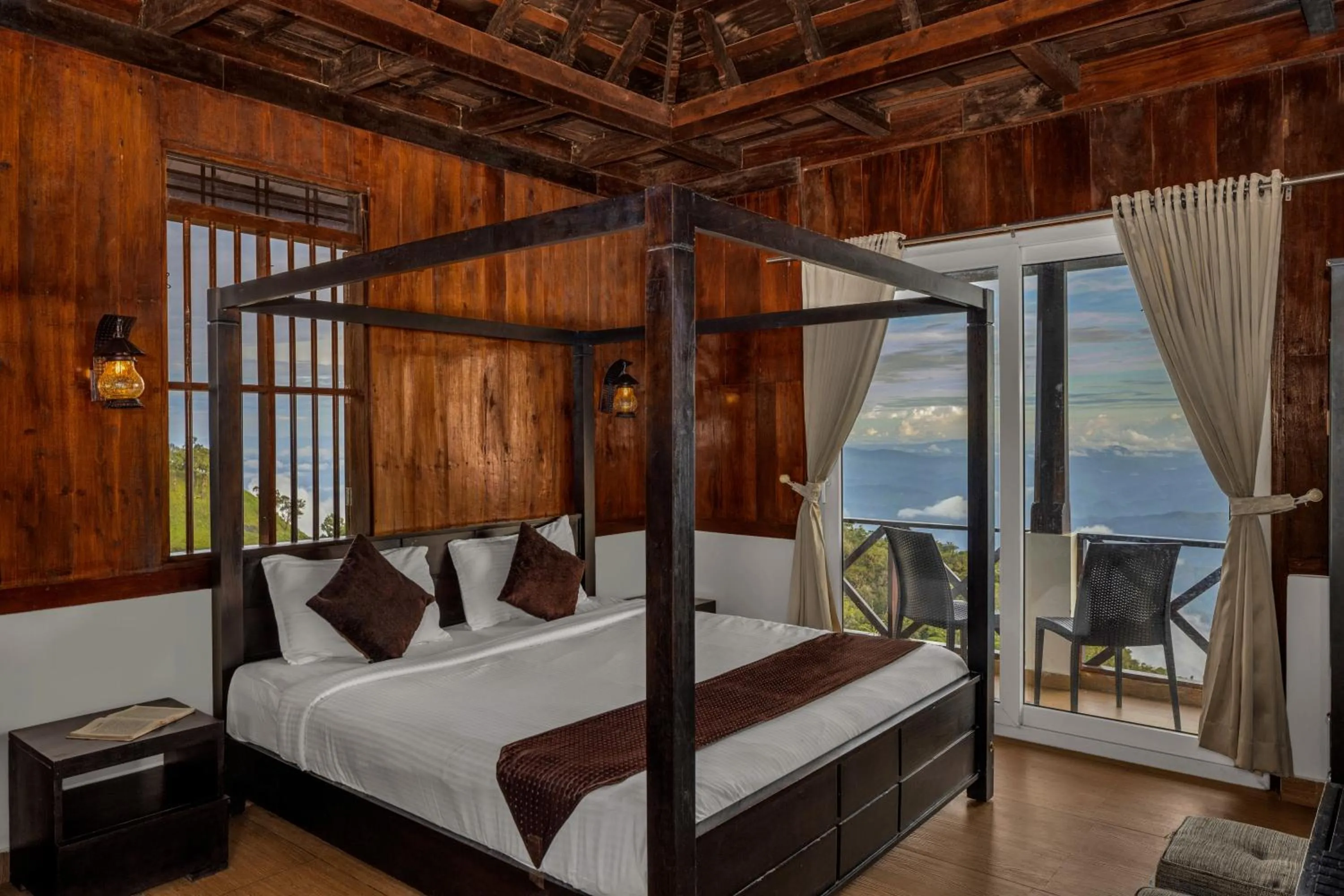 Bedroom, Bed in Forest County