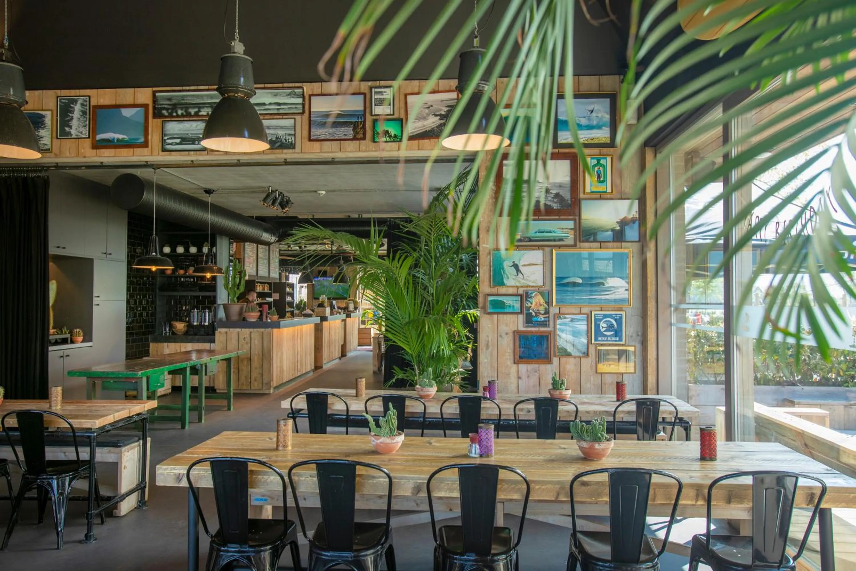 Restaurant/places to eat in Lakeside Paradise Sport Hostel