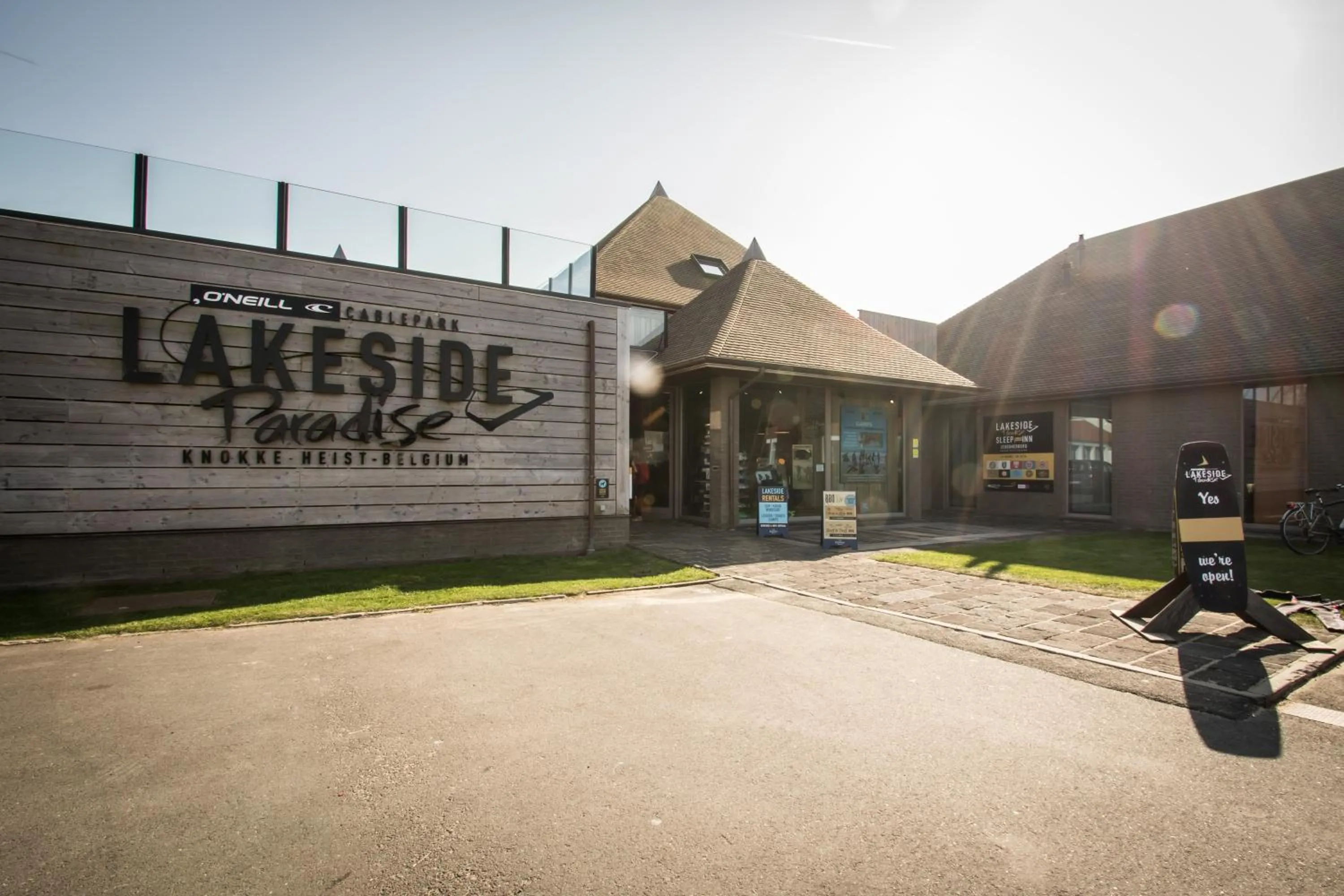 Facade/entrance in Lakeside Paradise Sport Hostel