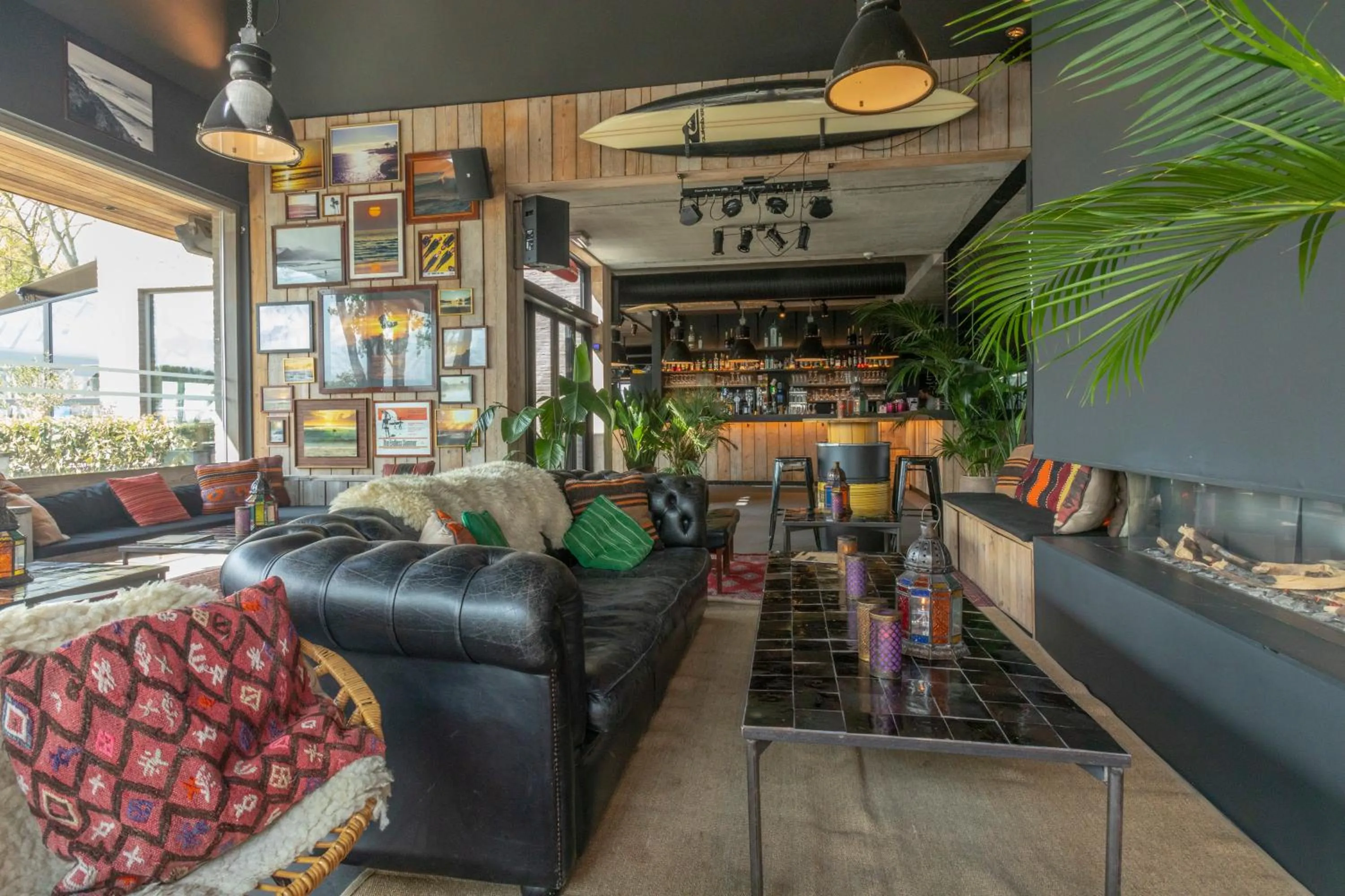 Lounge or bar in Lakeside Paradise Sport Hostel