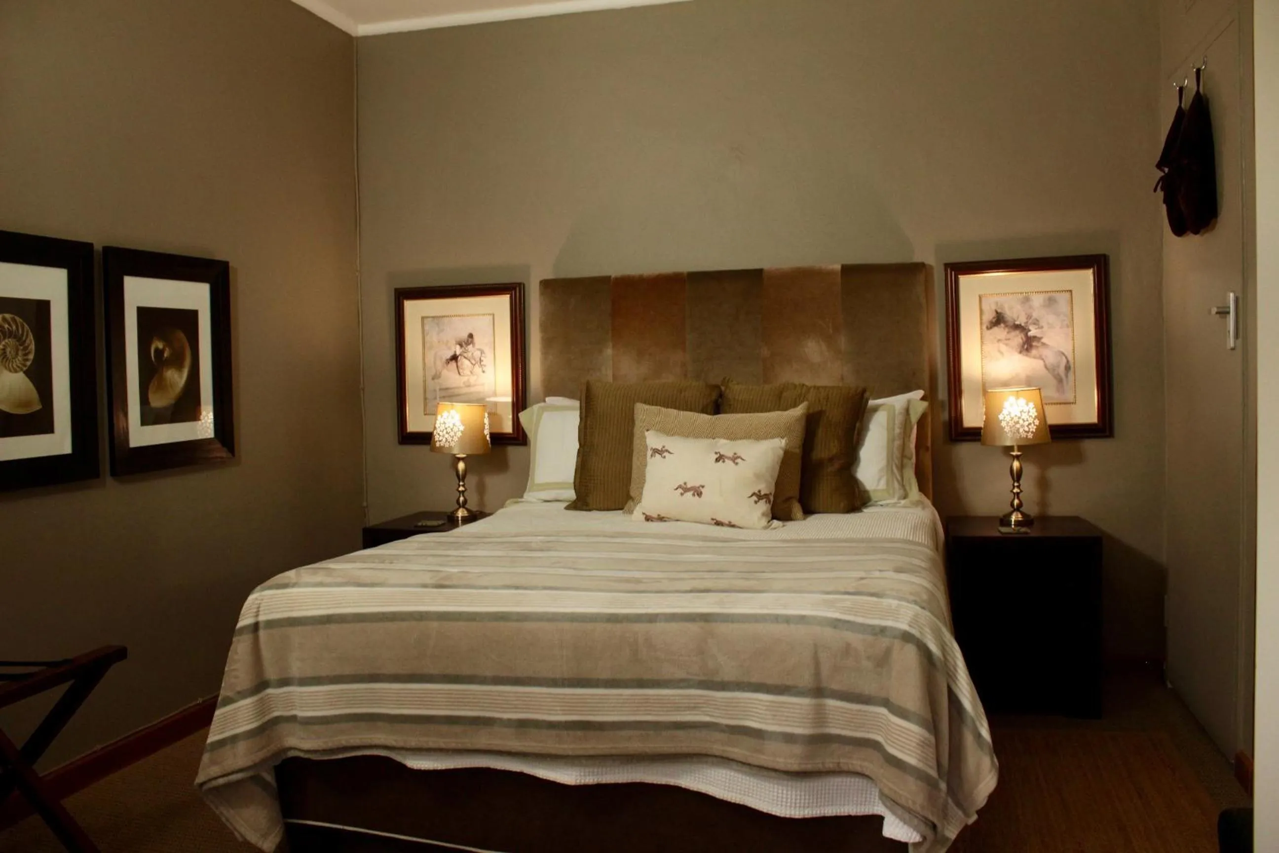 Bedroom, Bed in Cathkin Cottage Bed & Breakfast