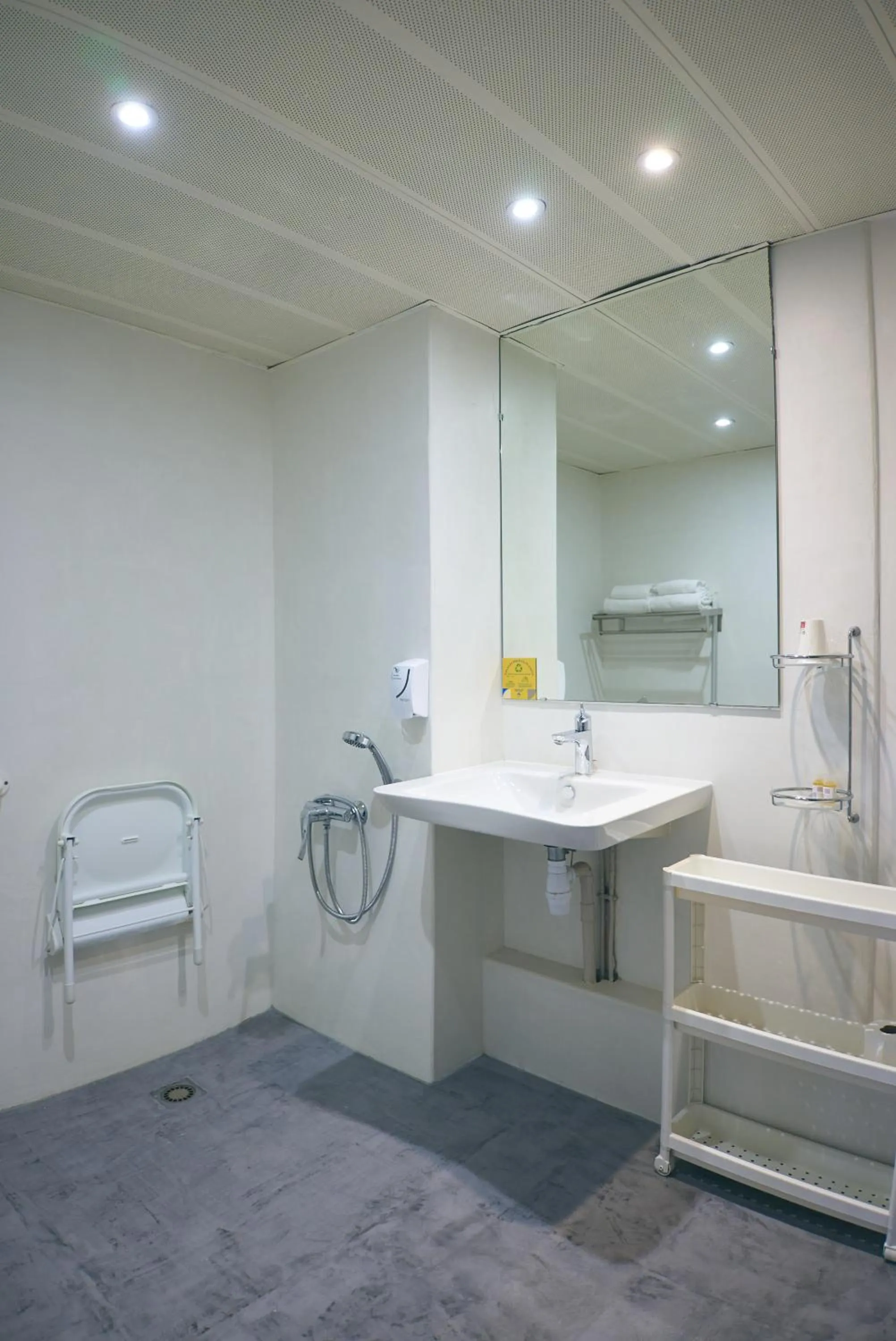 Bathroom in Hôtel Les Rives Bleues