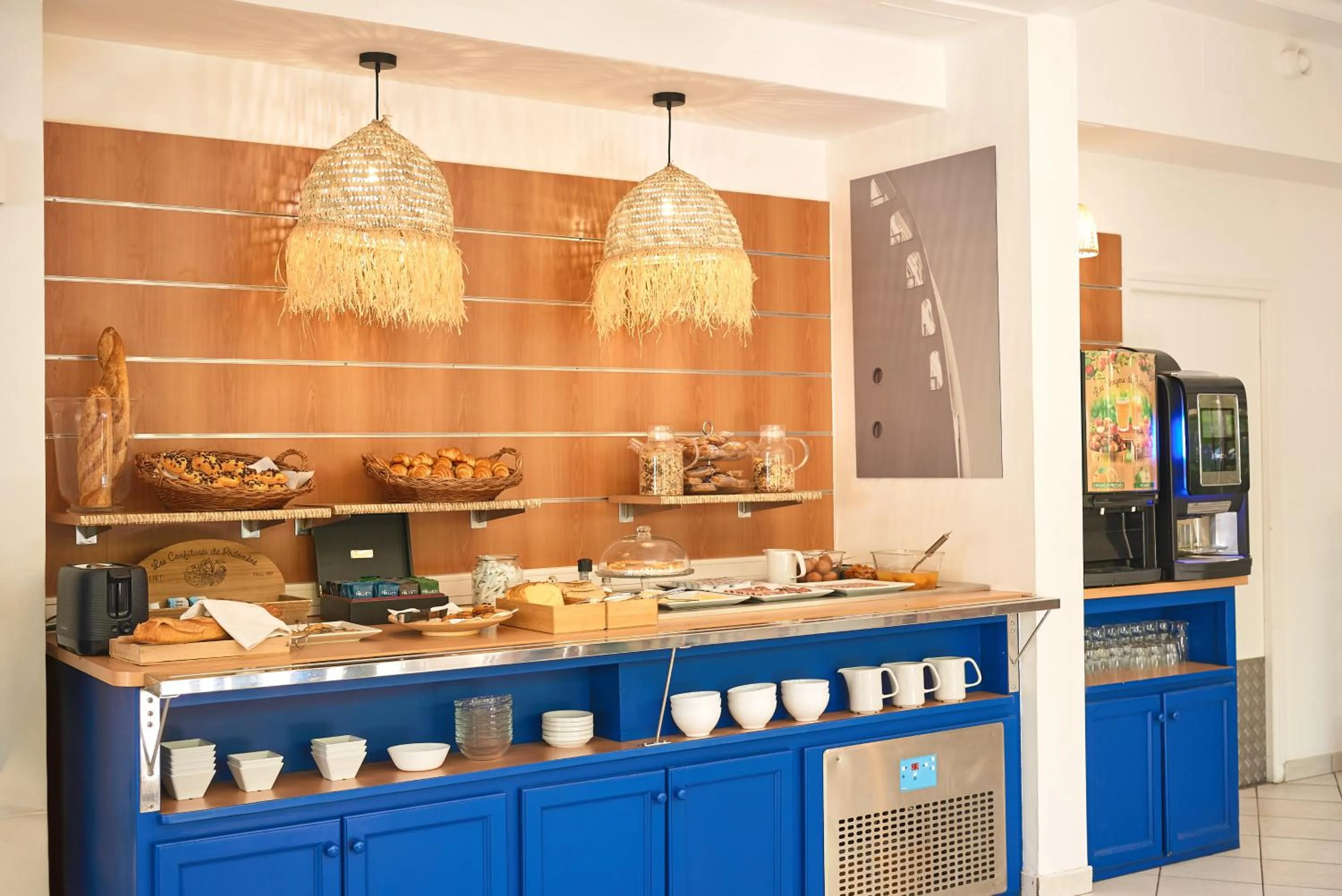 Breakfast in Hôtel Les Rives Bleues