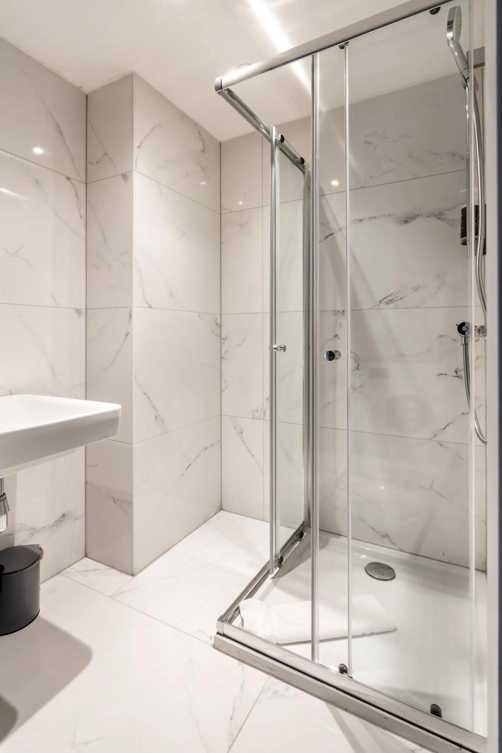 Shower in Smartflats - the City Antwerp