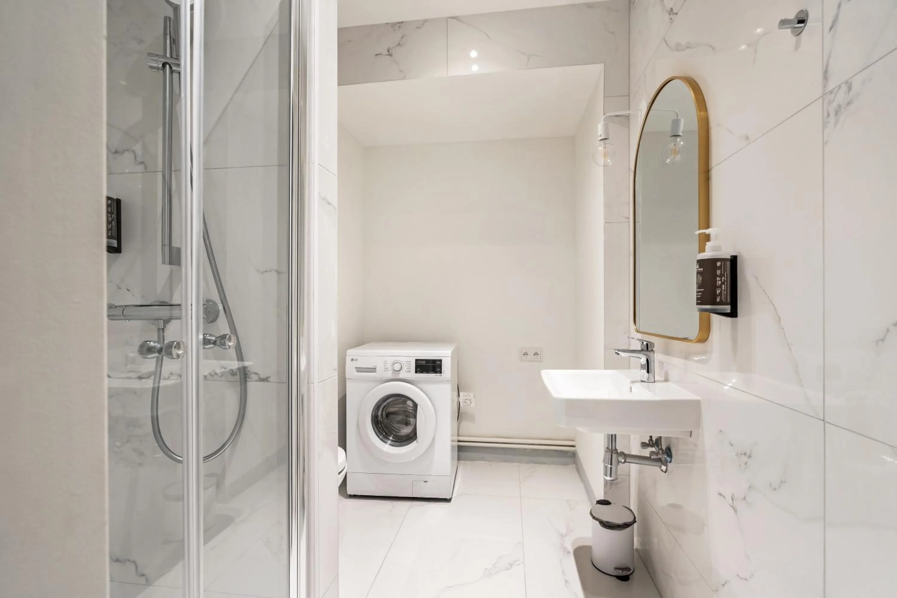 Shower in Smartflats - the City Antwerp