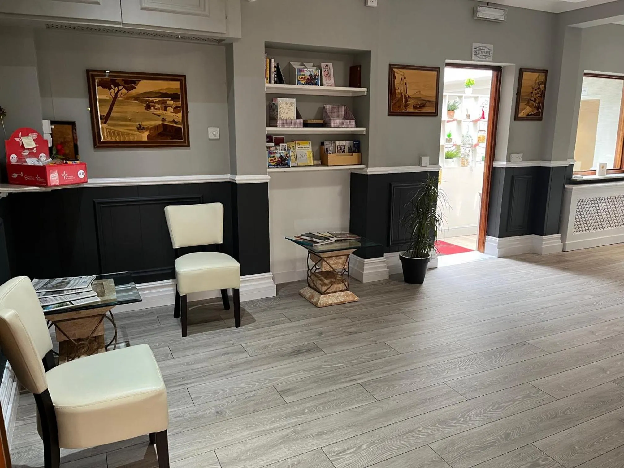 Lobby or reception in Sorrento Hotel & Restaurant