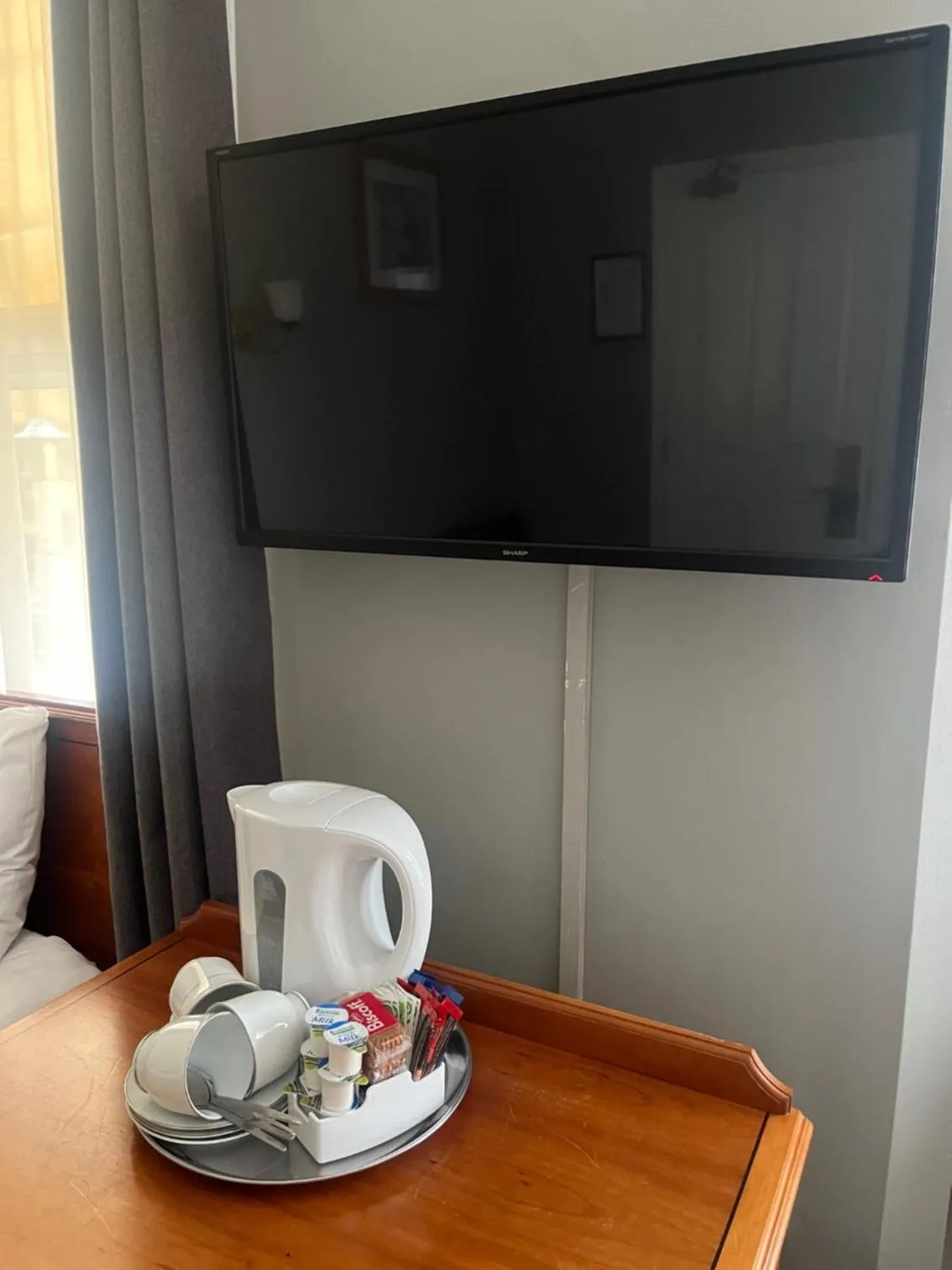 TV and multimedia in Sorrento Hotel & Restaurant