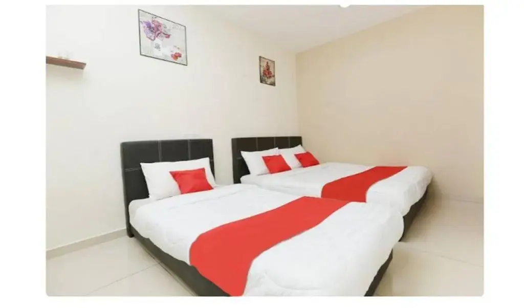 Triple Room in Semerah Suites Homestay Triple Room in Semerah Suites Homestay