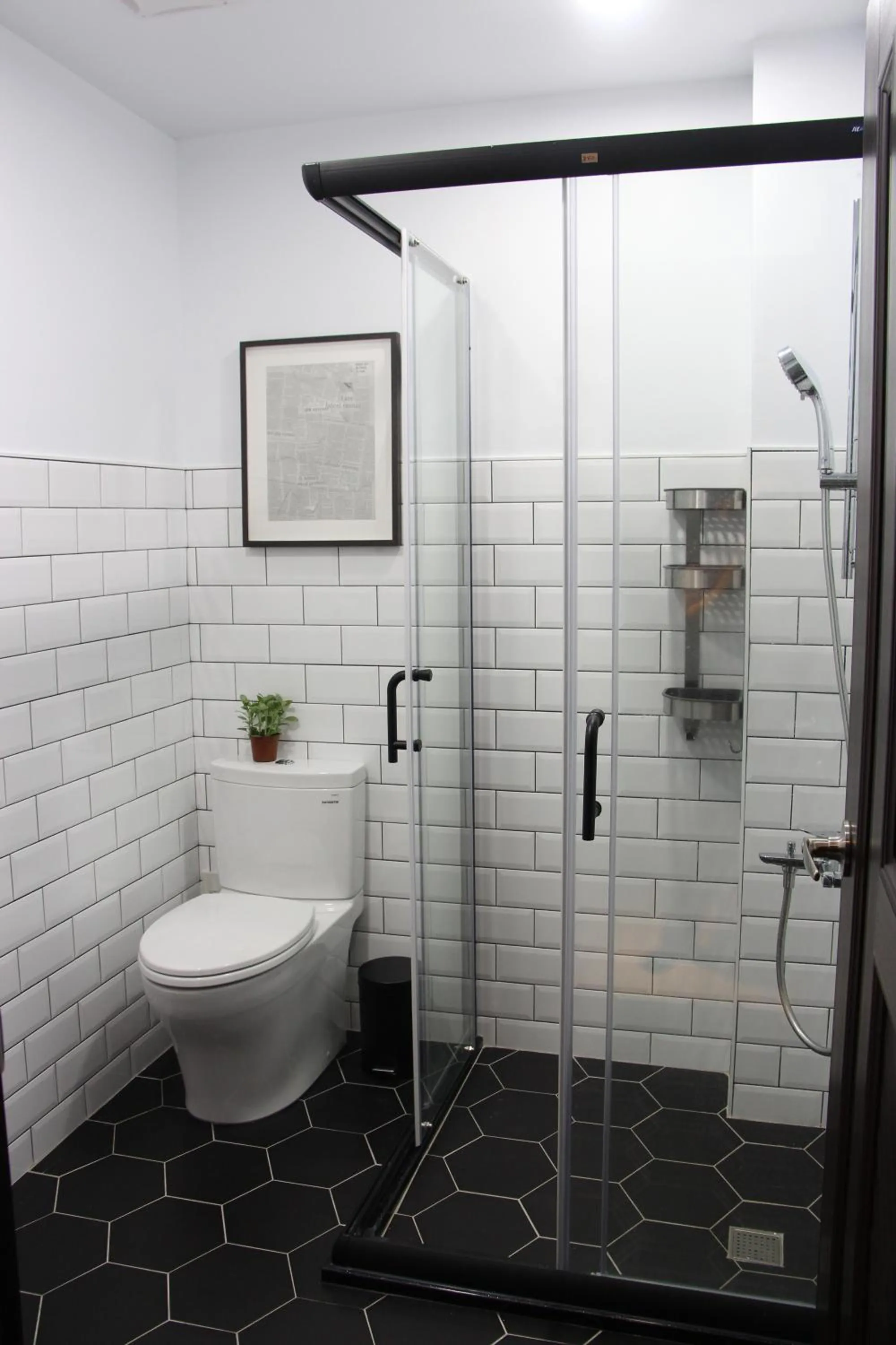 Bathroom in 好趣旅店 How Chill Inn #風格設計民宿 #停車折抵 #可包棟