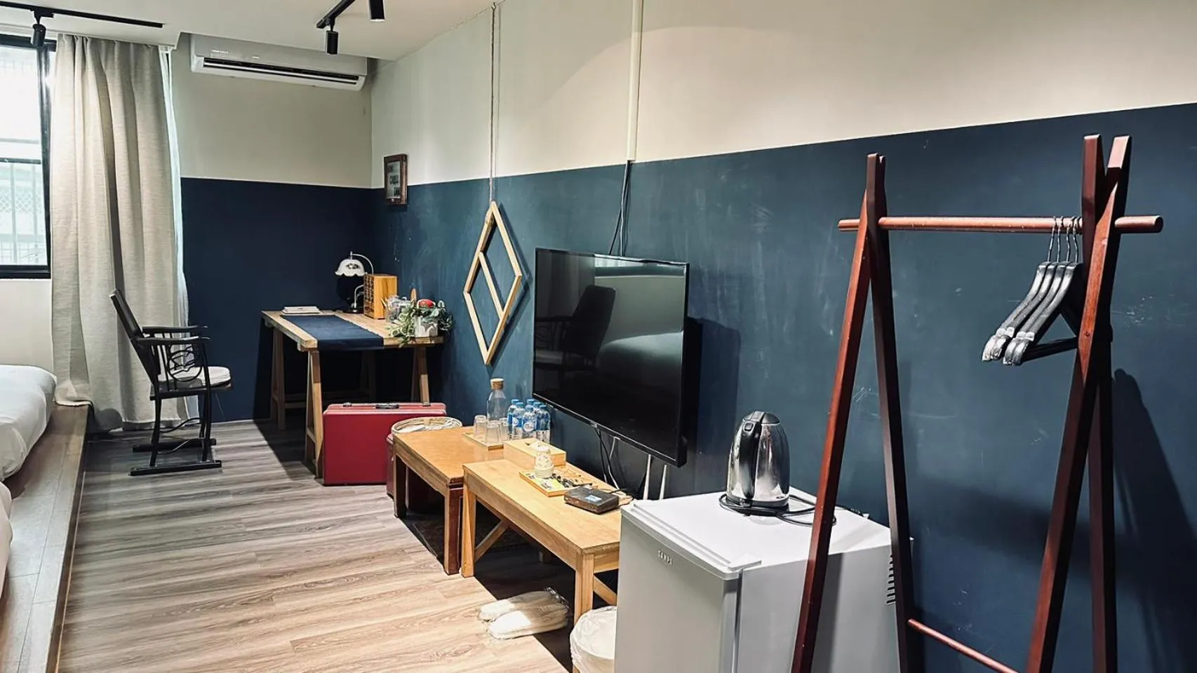 Photo of the whole room in 好趣旅店 How Chill Inn #風格設計民宿 #停車折抵 #可包棟