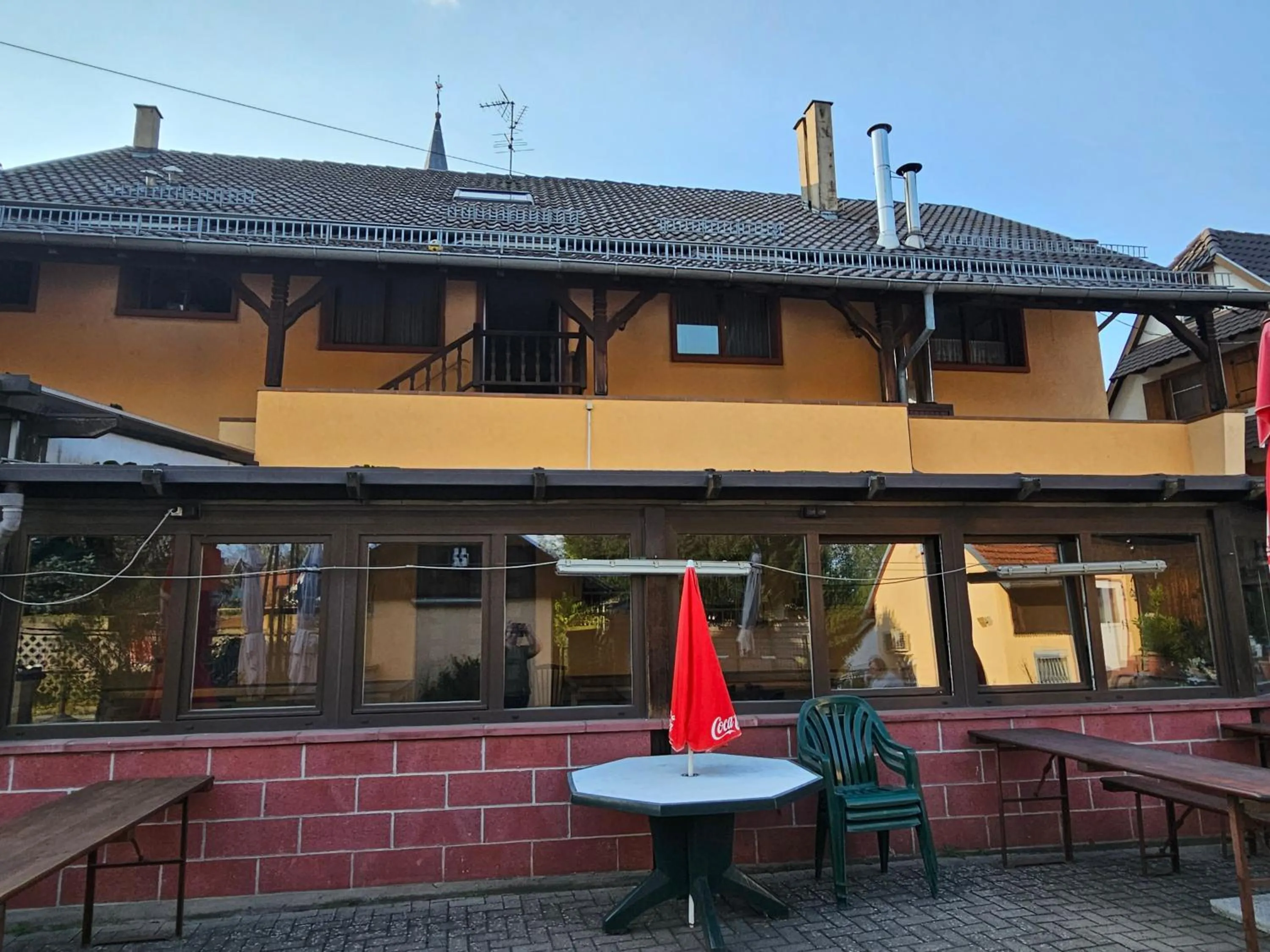 Patio in Hôtel à la croix d'or