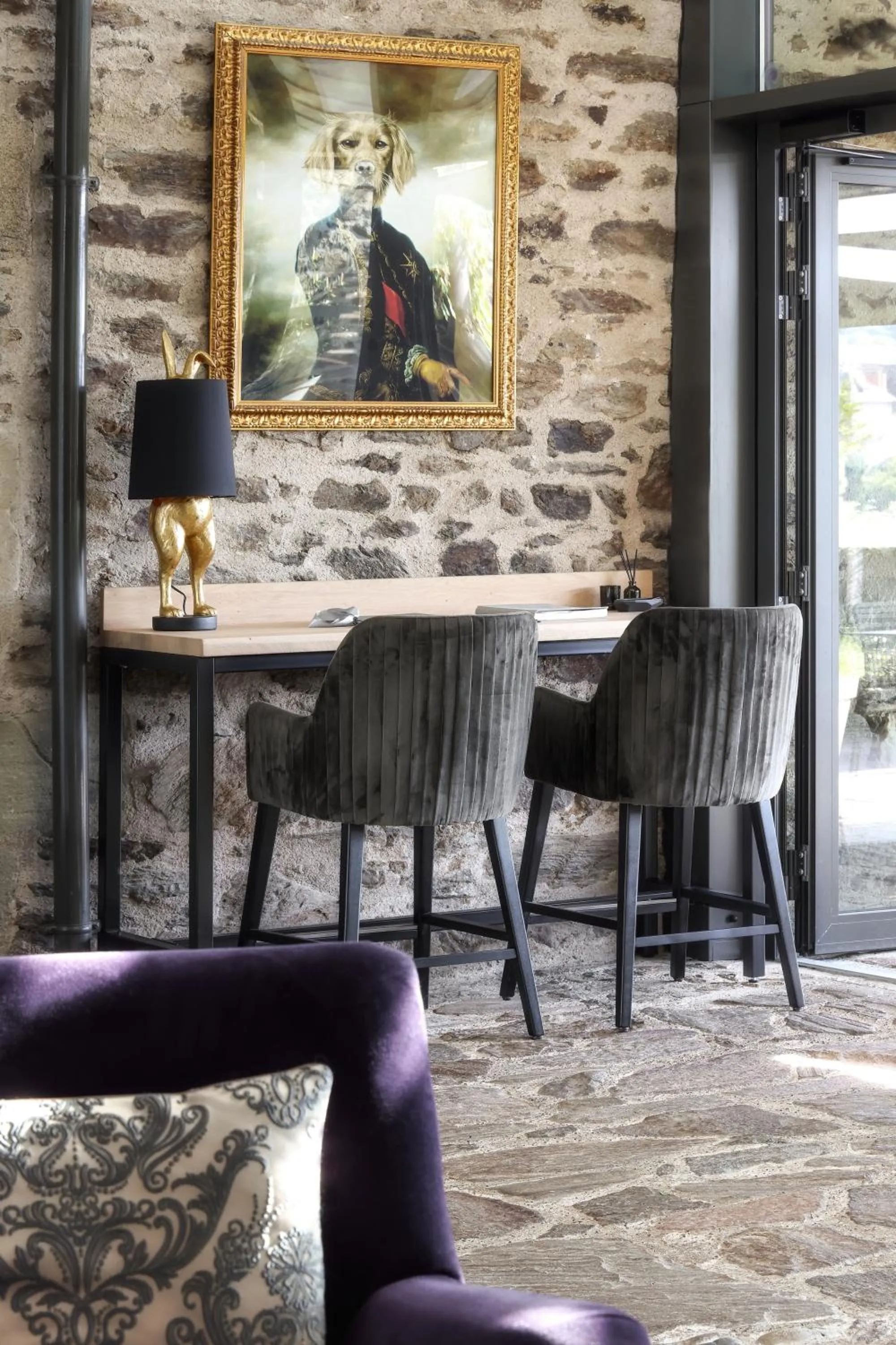 Seating area in Hôtel Joyet de Maubec